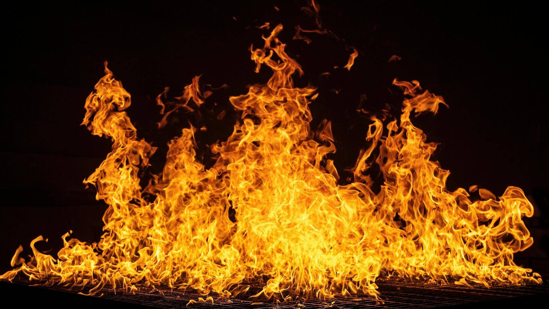 राजस्थान: फैक्ट्री में केमिकल खाली करते टैंकर में भीषण आग लगी, गेहूं की फसल जलकर खाक