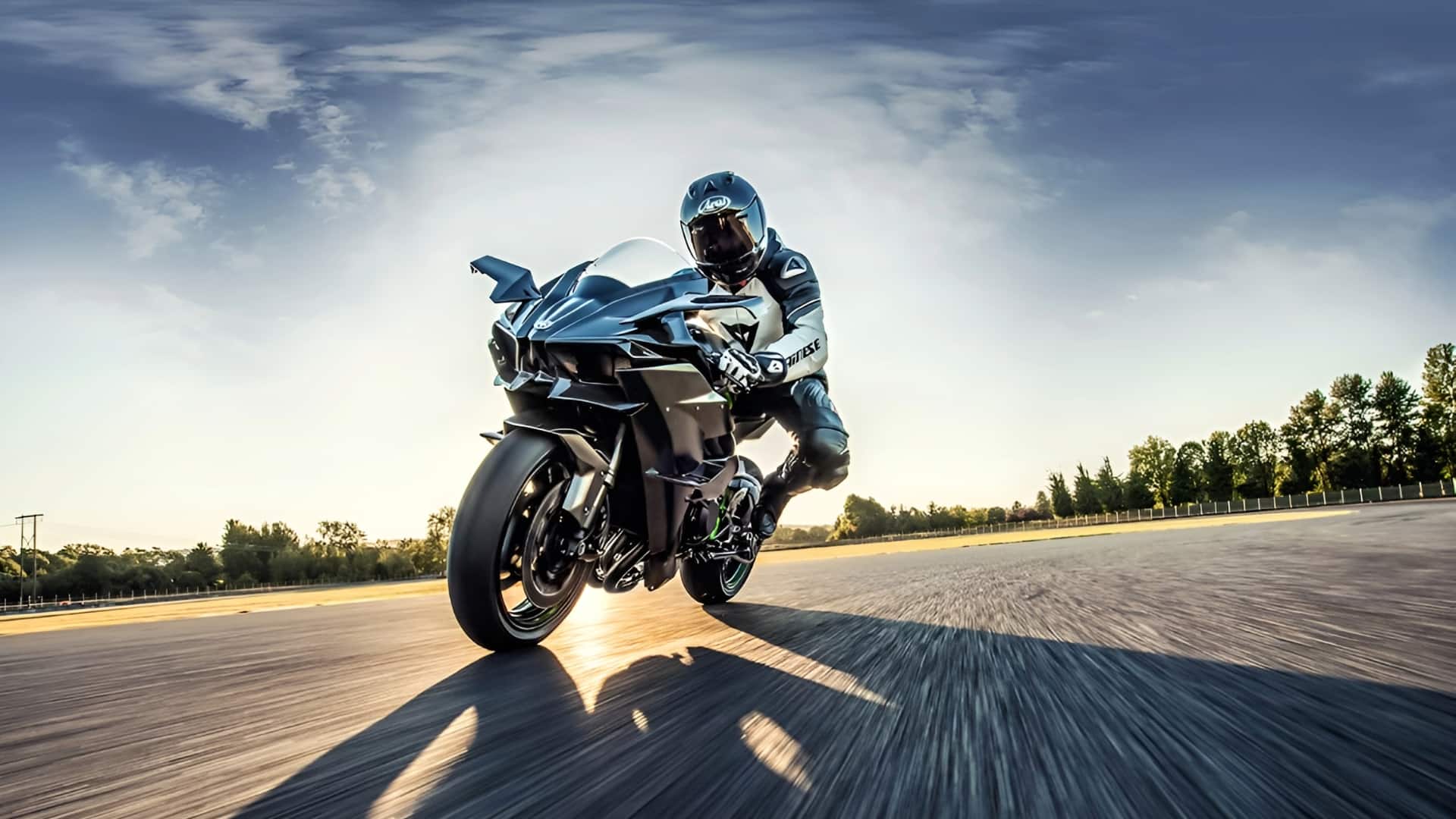 ये हैं दुनिया की 5 सबसे तेज रफ्तार बाइक्स, जानिए कितनी है अधिकतम गति 