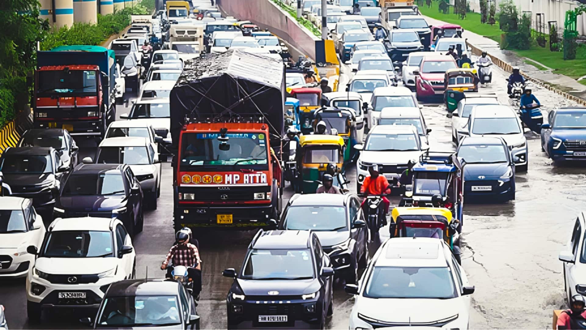 दिल्ली में भारी बारिश से कई इलाकों में भरा पानी, ऑरेंज अलर्ट जारी दिल्ली में भारी बारिश से कई इलाकों में भरा पानी, ऑरेंज अलर्ट जारी