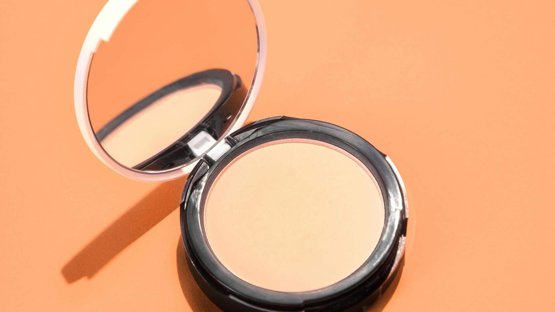 सर्दियों में मेकअप से जुड़ी ये गलतियां बन सकती हैं त्वचा के रूखेपन का कारण