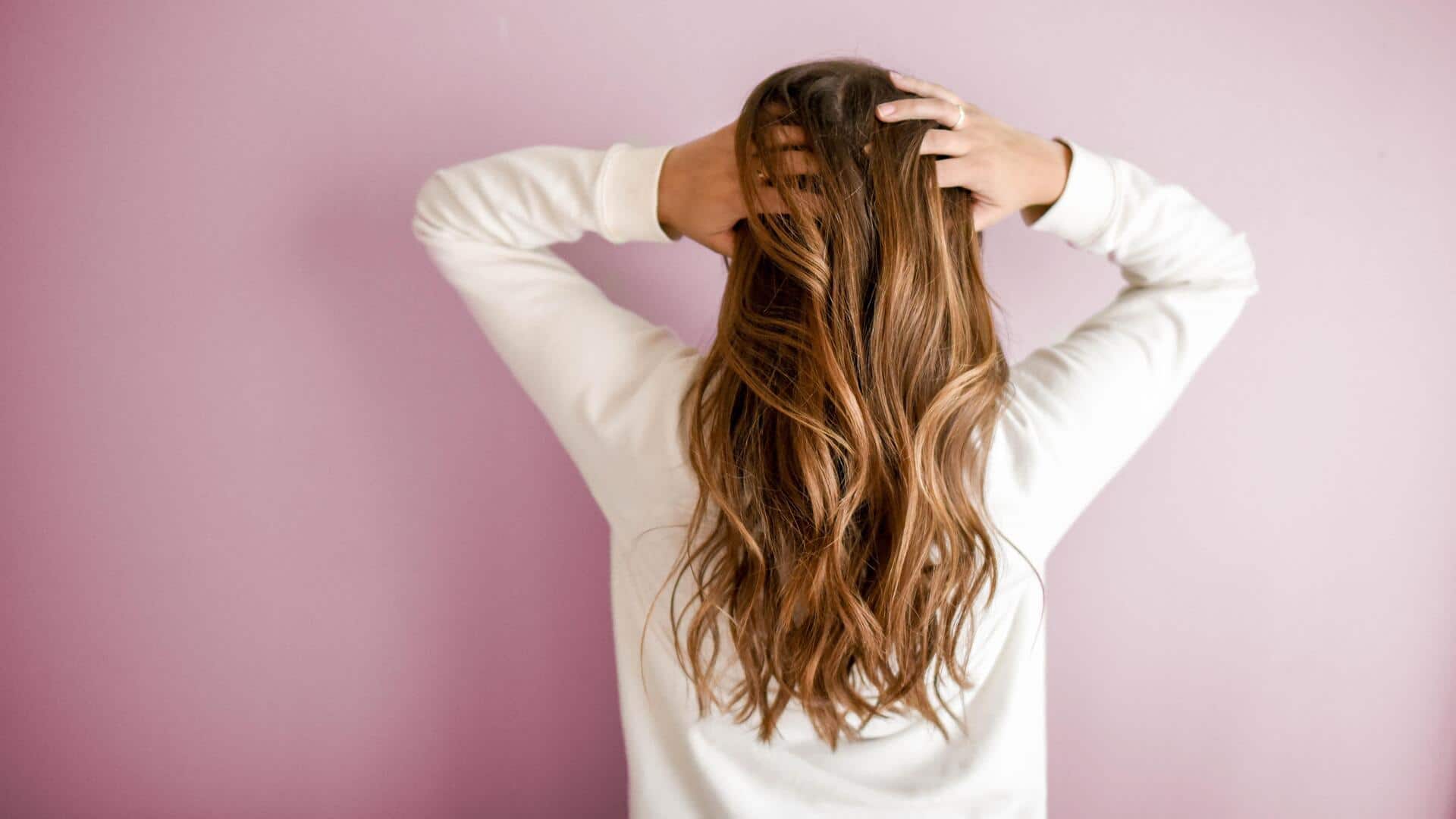 गर्मियों में बालों का झड़ना रोकने के लिए अपनाएं ये 5 तरीके, रहेंगे मजबूत