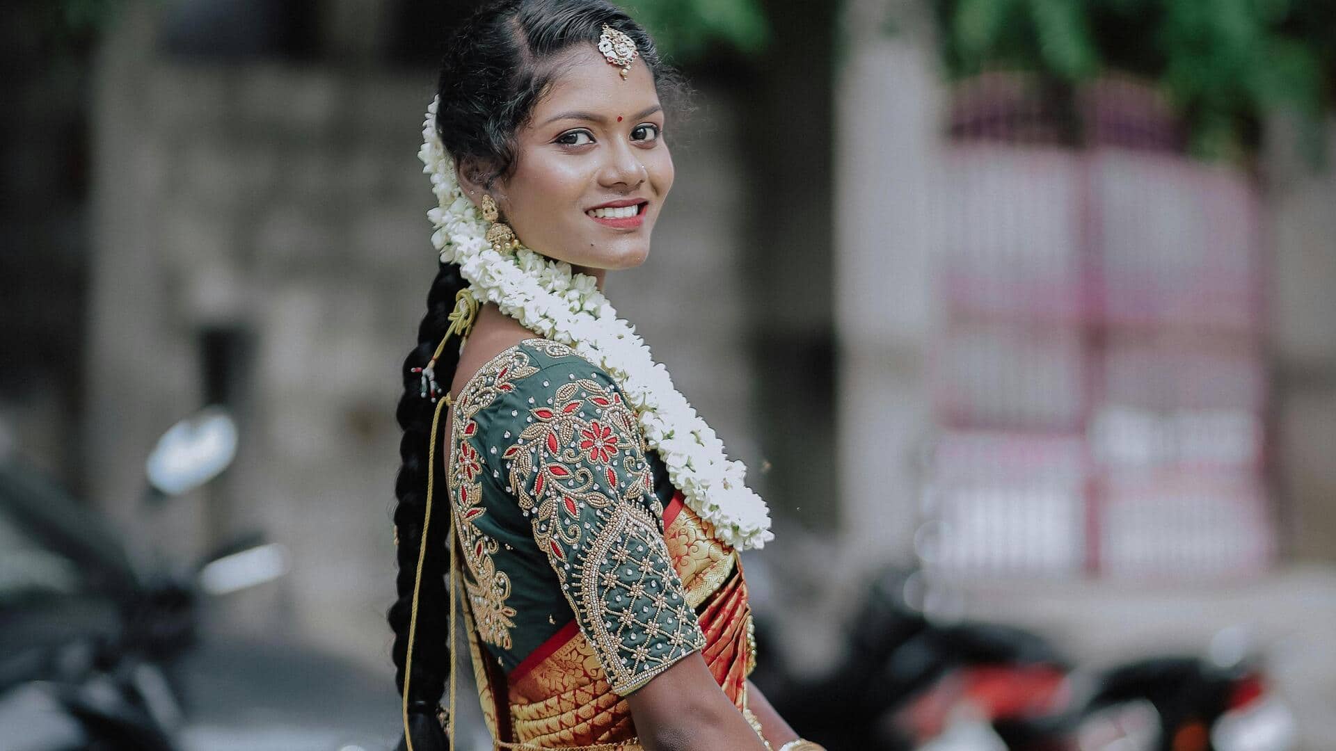 दक्षिण भारतीय दुल्हन शादी के दिन पहन सकती हैं ये 5 पोशाक, मिलेगा खास लुक