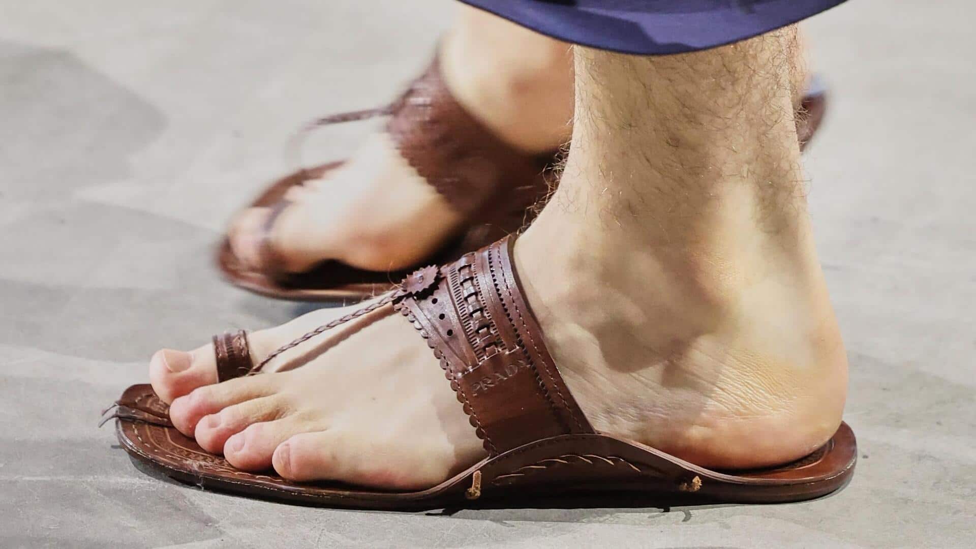 प्राडा भारत में क्यों बनवाना चाहती है अपने लिए कोल्हापुरी सैंडल?