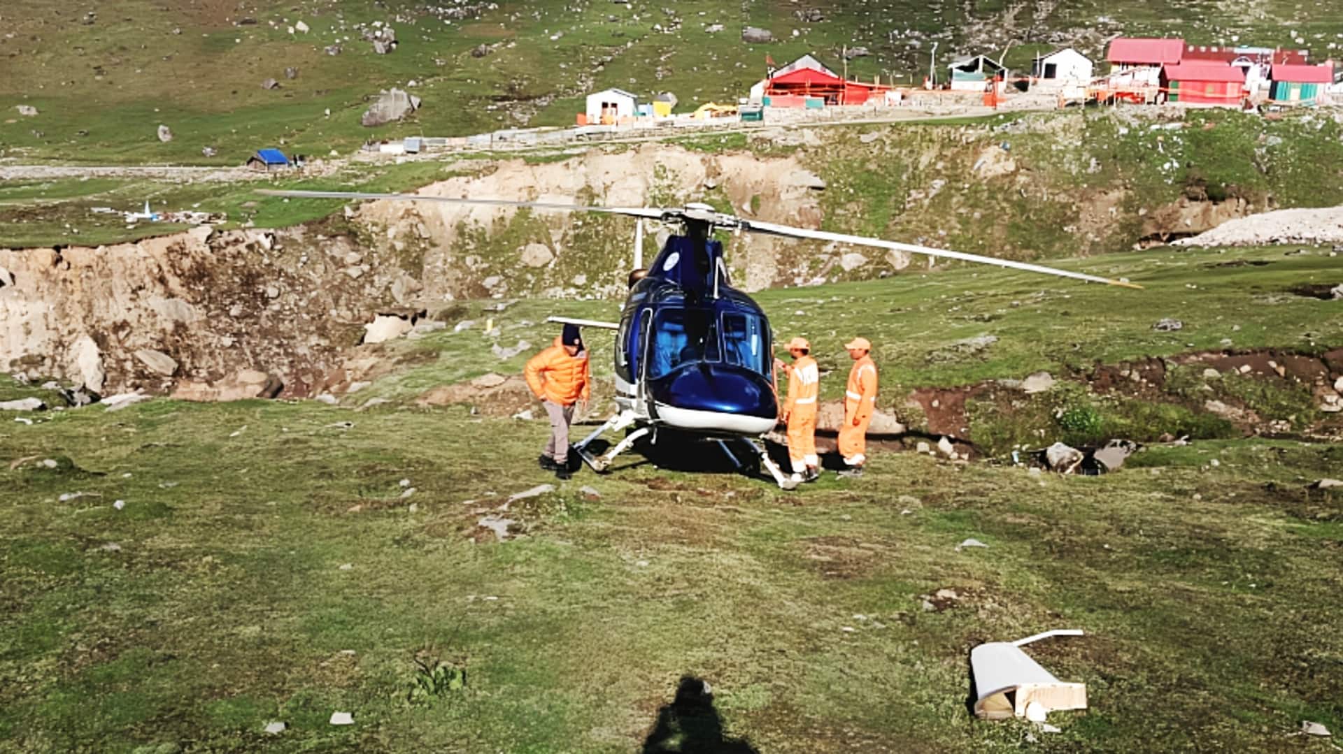 केदारनाथ में बड़ा हादसा टला; हेलीकॉप्टर में तकनीकी खराबी के बाद आपातकालीन लैडिंग, यात्री बाल-बाल बचे