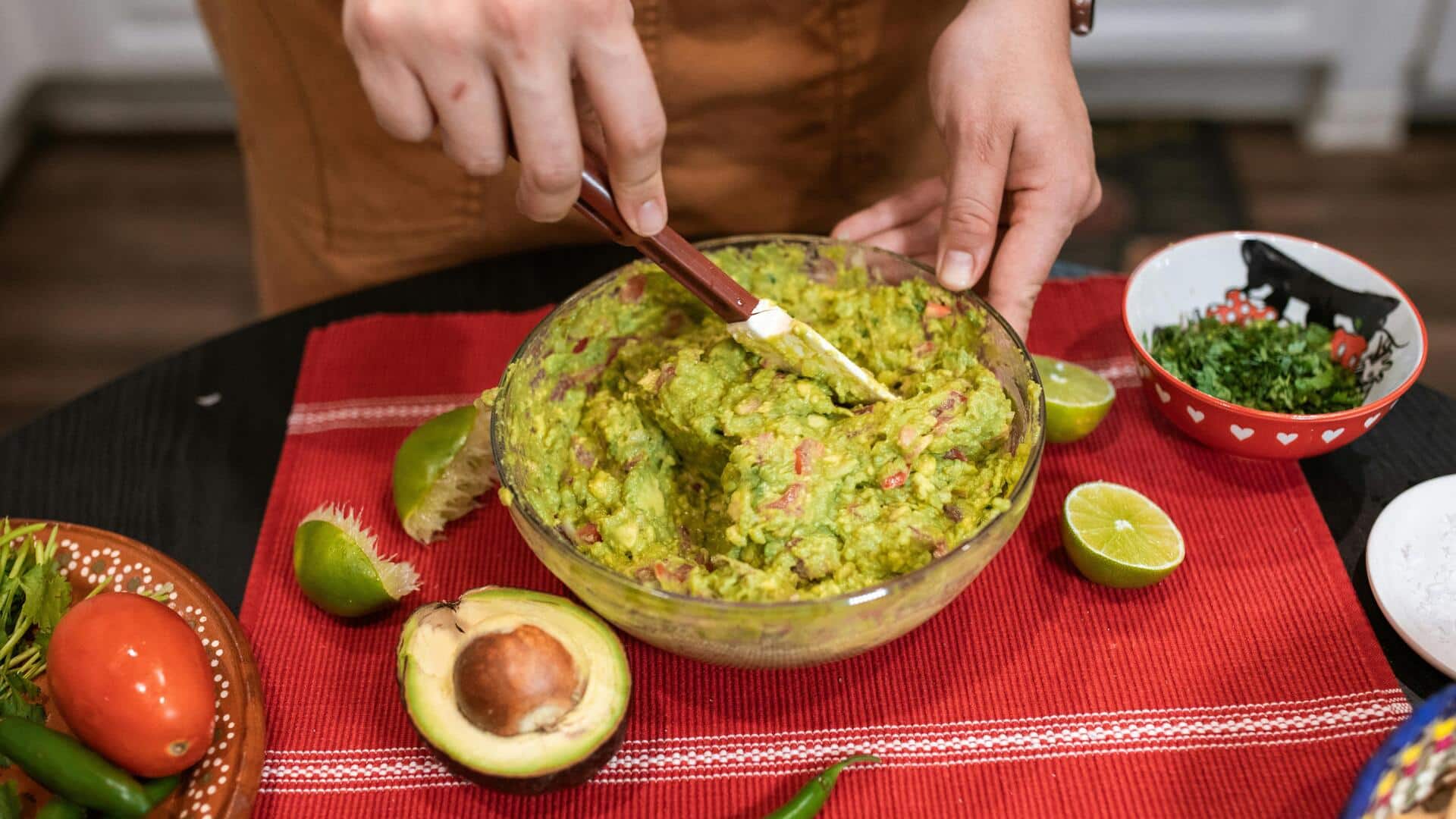 मेक्सिको की पारंपरिक डिप गुआकामोले बढ़ देगी खाने का स्वाद, जानिए इसकी रेसिपी
