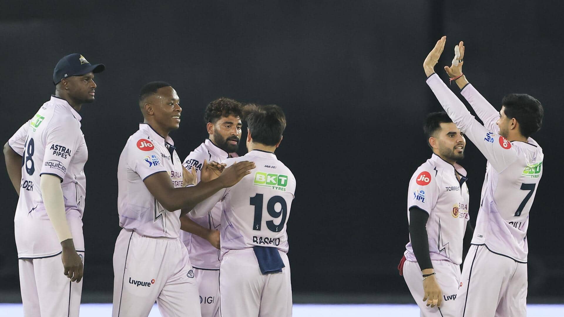 IPL 2026: मोहम्मद सिराज ने ट्रेविस हेड को शून्य पर किया आउट, वायरल हुए मजेदार मीम्स