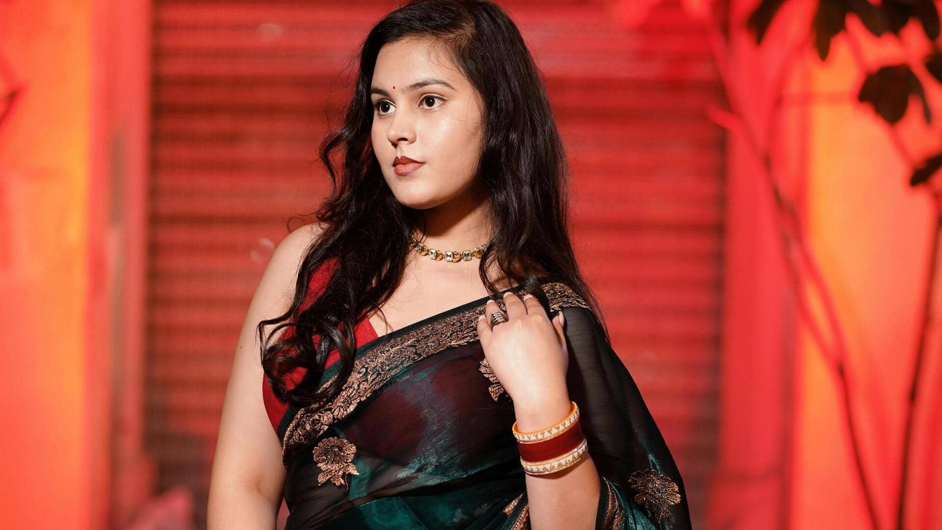 बिना स्लीव्स वाला ब्लाउज पहनने से पहले इन बातों का रखें खास ध्यान