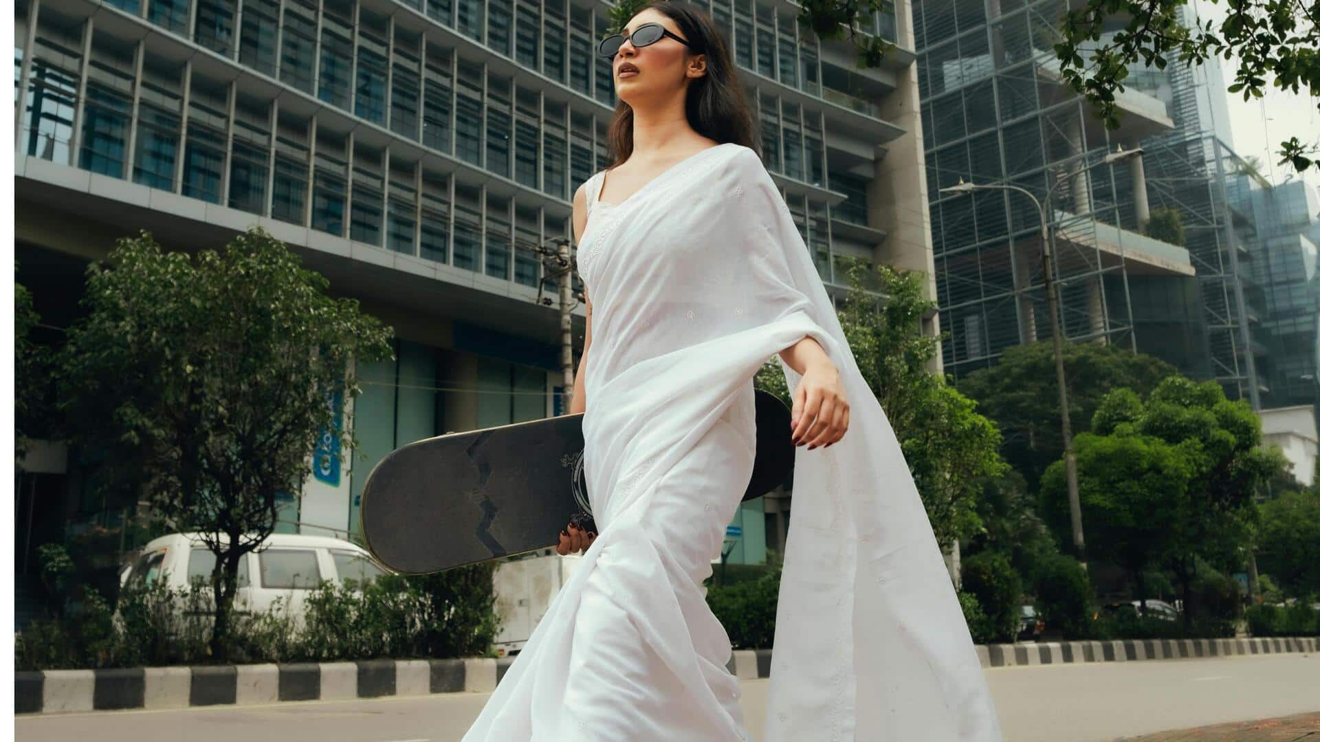 साड़ी पहनने की सोच रही हैं? इन रंगों का करें चयन, लगेंगी बहुत सुंदर और एलिगेंट