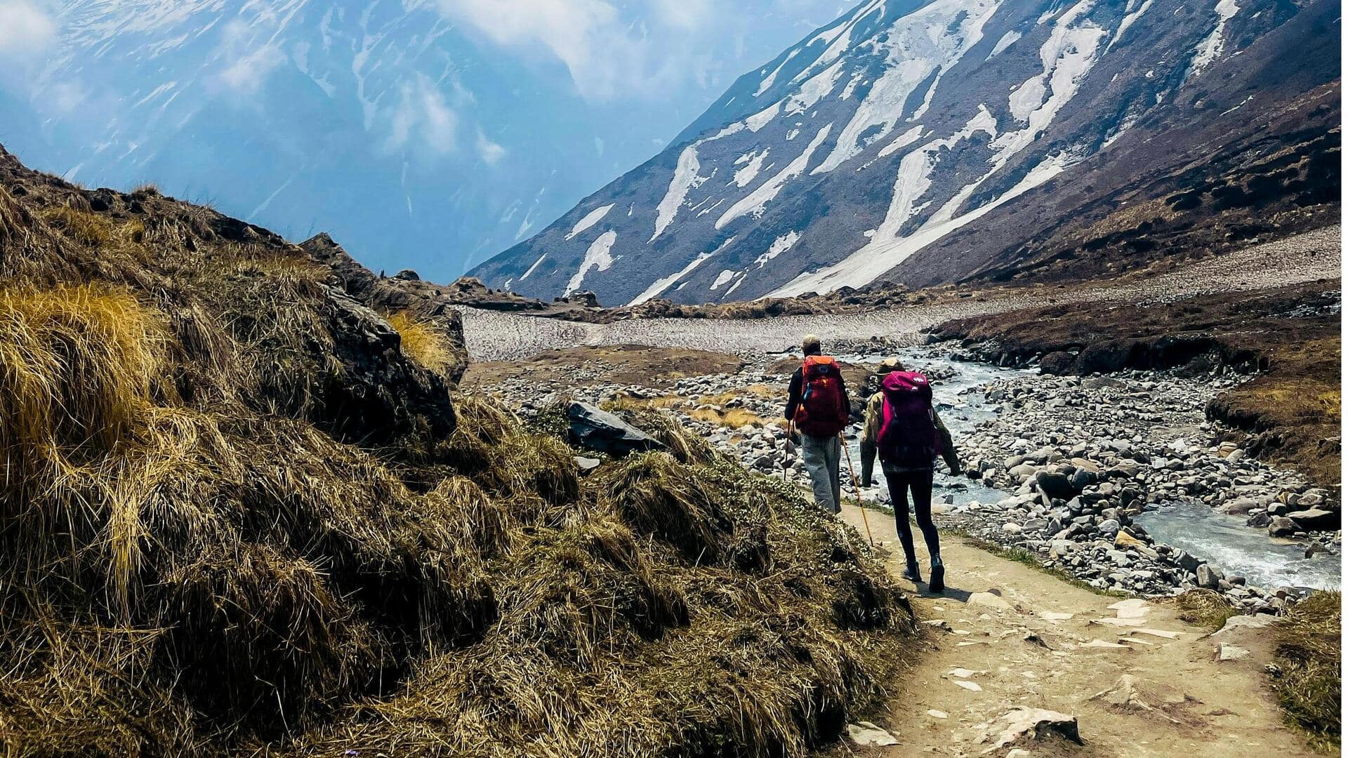 अकेले ट्रेकिंग करने से पहले अपनाएं ये 5 सावधानियां, सुरक्षित रहेगा आपका सफर