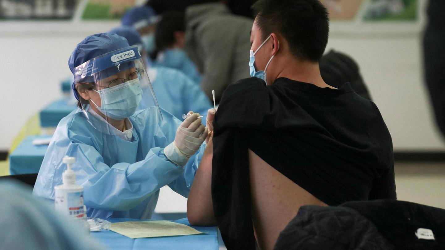 चीन में वैक्सीन न लगवाने वालों को नहीं मिलेगा पार्क और अस्पताल आदि में प्रवेश