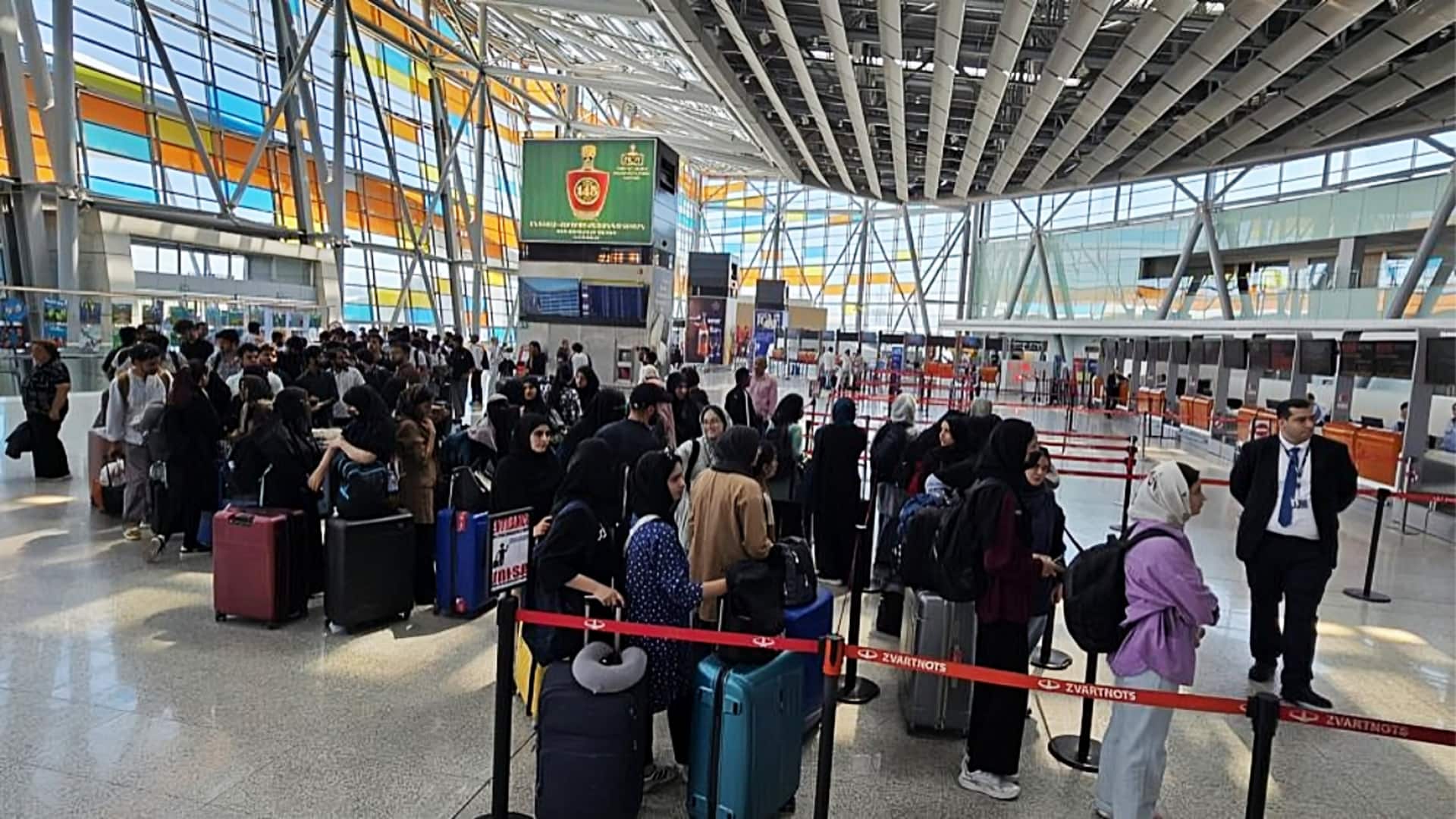 भारतीय दूतावास ने अपने नागरिकों को तुरंत ईरान छोड़ने को कहा