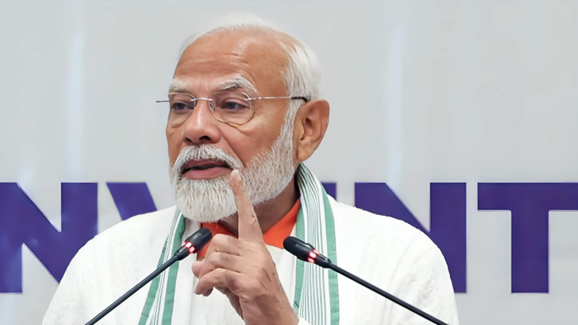 प्रधानमंत्री नरेंद्र मोदी ने चिनाब ब्रिज का उद्घाटन किया, वंदे भारत को दिखाई हरी झंडी प्रधानमंत्री नरेंद्र मोदी ने चिनाब ब्रिज का उद्घाटन किया, वंदे भारत को दिखाई हरी झंडी