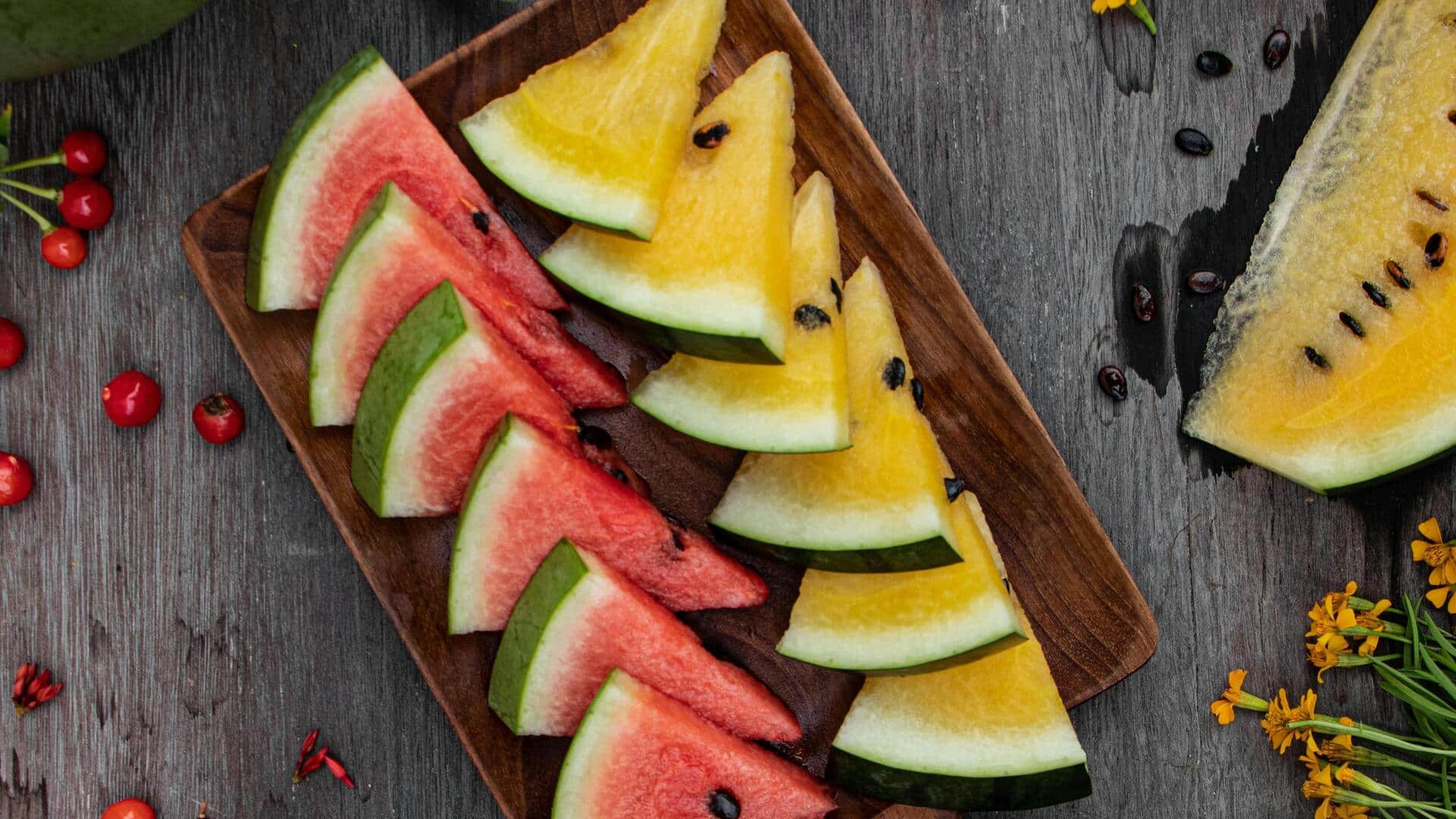 गर्मियों के दौरान खुद को तरोताजा रखने के लिए खाएं ये 5 फल और सब्जियां