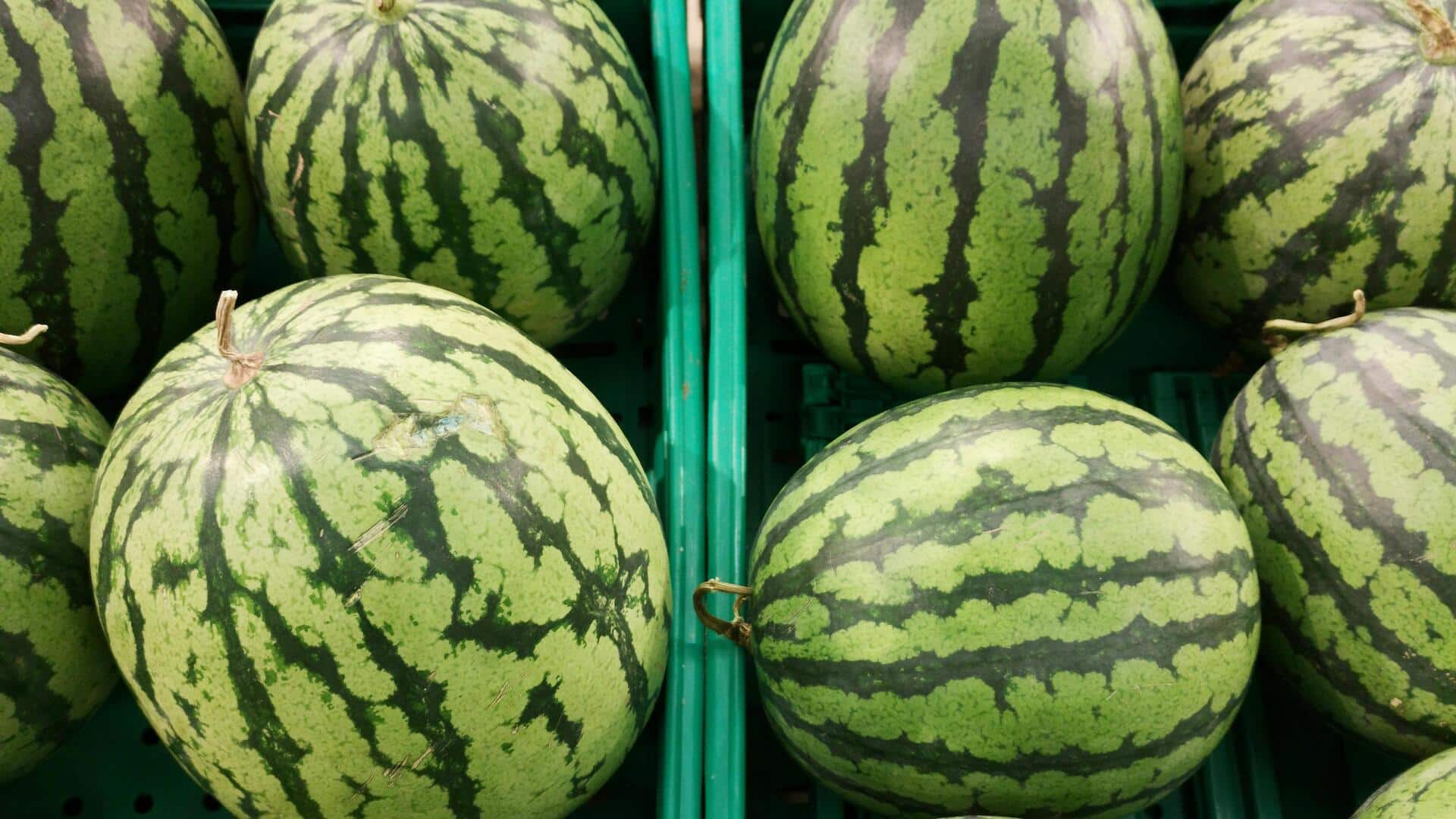 तरबूज खरीदते समय इन बातों का रखें खास ध्यान, मिलेगा मीठा और रसीला फल