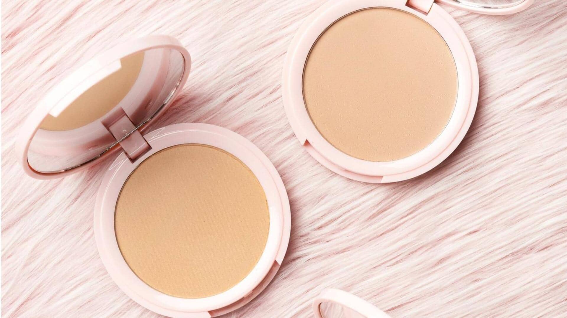 गर्मियों के लिए सही कॉम्पैक्ट पाउडर का चयन करना चाहती हैं? इन बातों का रखें ध्यान