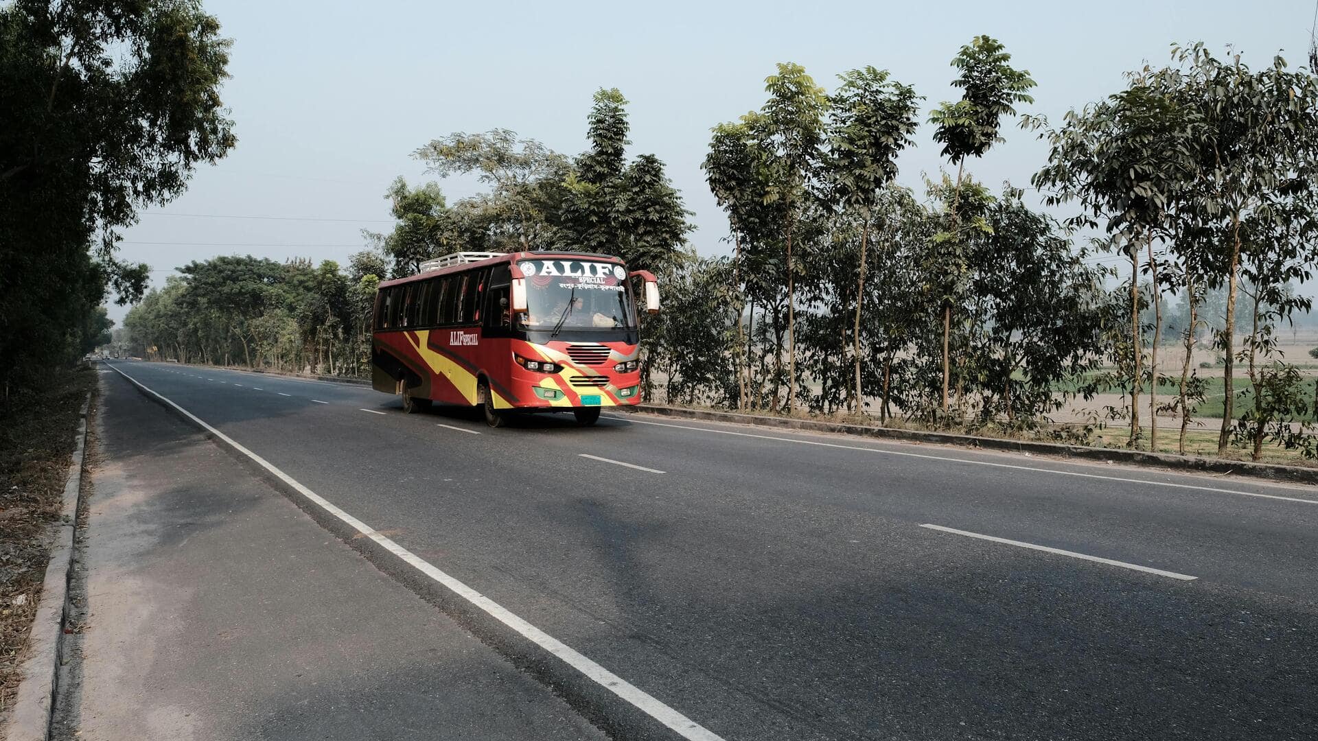 लंबी बस यात्रा के लिए इन 5 जरूरी चीजों को रखें अपने साथ