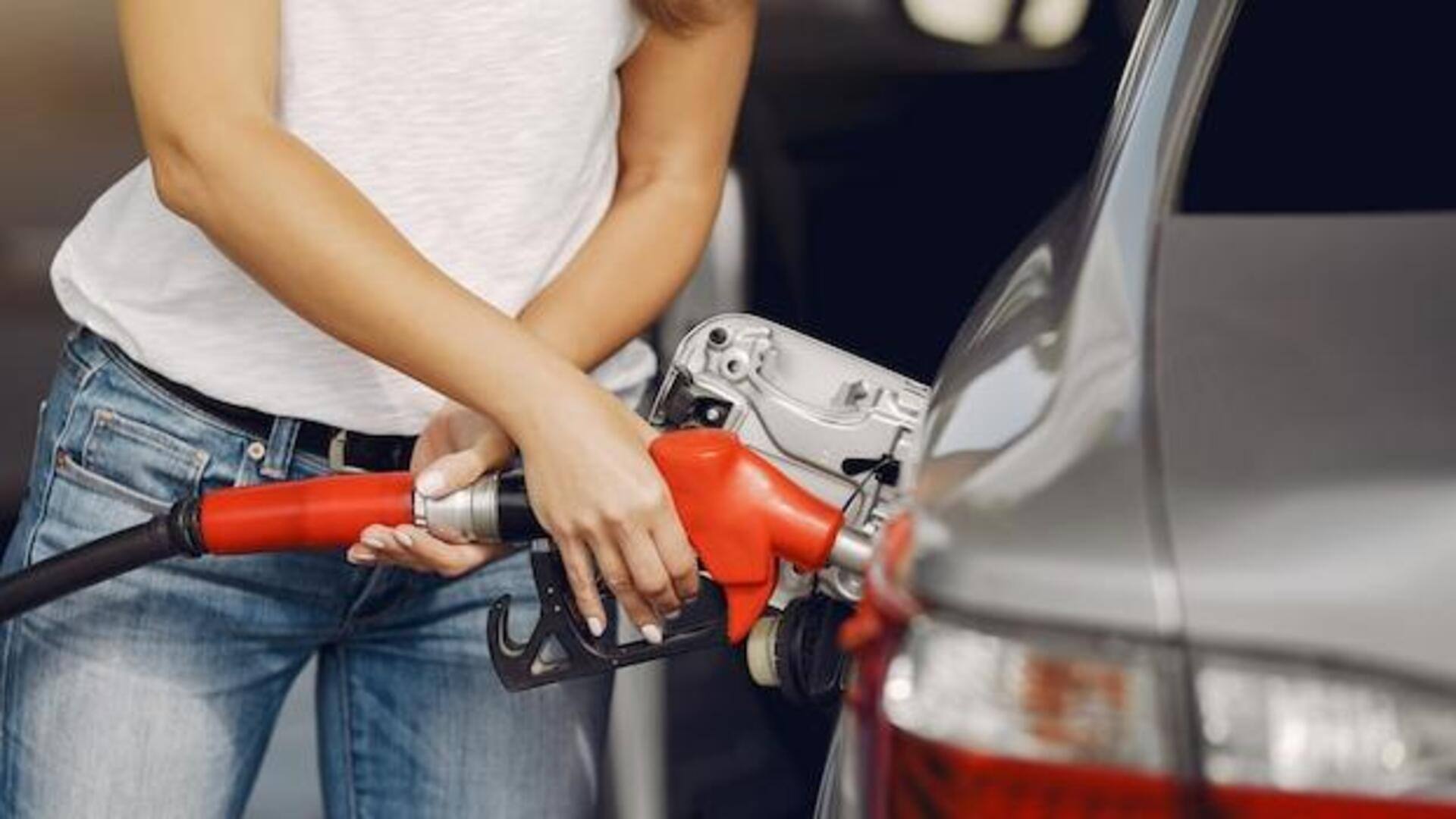 कार केयर टिप्स: कम पेट्रोल-डीजल में गाड़ी चलना पड़ सकता है भारी 