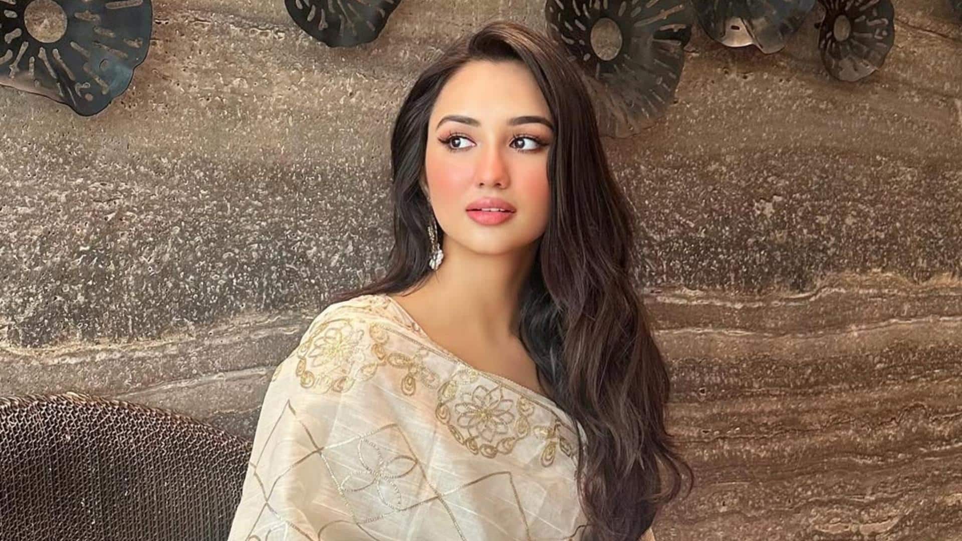 कौन हैं आकांक्षा शर्मा, जिन्होंने 'केसरी वीर' के जरिए बॉलीवुड में रखा कदम? कौन हैं आकांक्षा शर्मा, जिन्होंने 'केसरी वीर' के जरिए बॉलीवुड में रखा कदम?