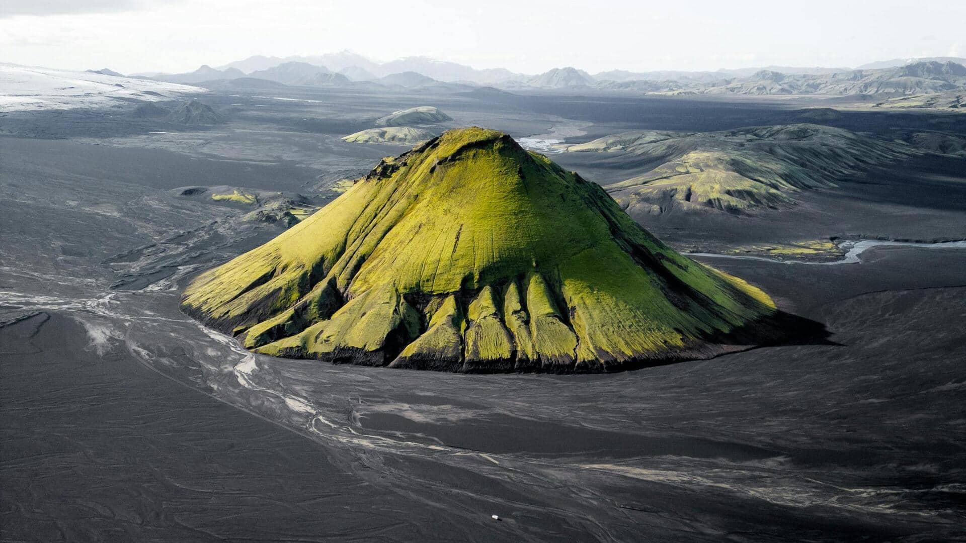 आइसलैंड की यात्रा करने वाले पर्यटक इन 5 ज्वालामुखियों को जरूर देखने जाएं