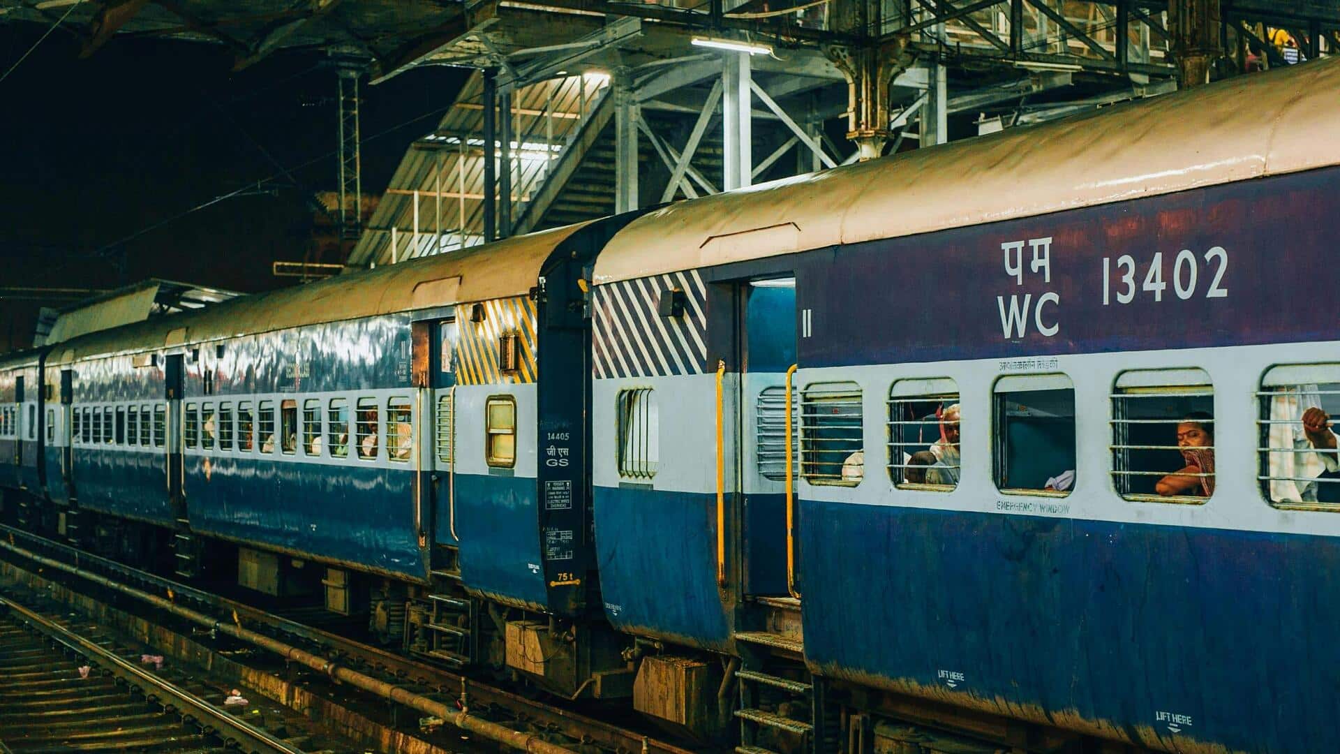 ट्रेन में न ले जाएं ये 5 चीजें, इन पर होता है प्रतिबंध