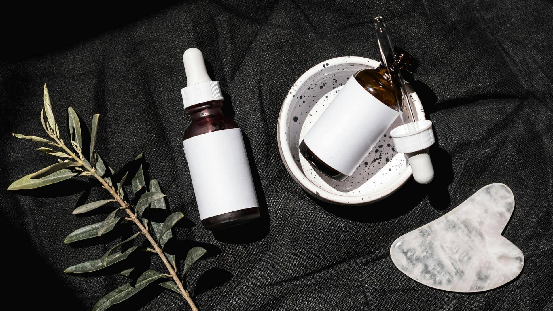 फेस ऑयल बनाम फेस सीरम: त्वचा के लिए इनमें से क्या है बेहतर?