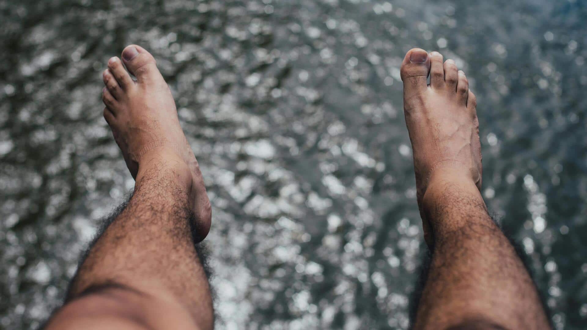 पैरों में सूजन है? इसे कम करने के लिए अपनाएं ये 5 तरीके