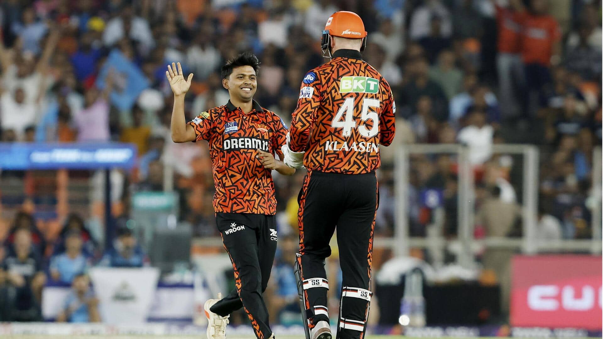 IPL 2025: LSG बनाम SRH मुकाबले की पिच रिपोर्ट, जानिए इकाना स्टेडियम के आंकड़े IPL 2025: LSG बनाम SRH मुकाबले की पिच रिपोर्ट, जानिए इकाना स्टेडियम के आंकड़े