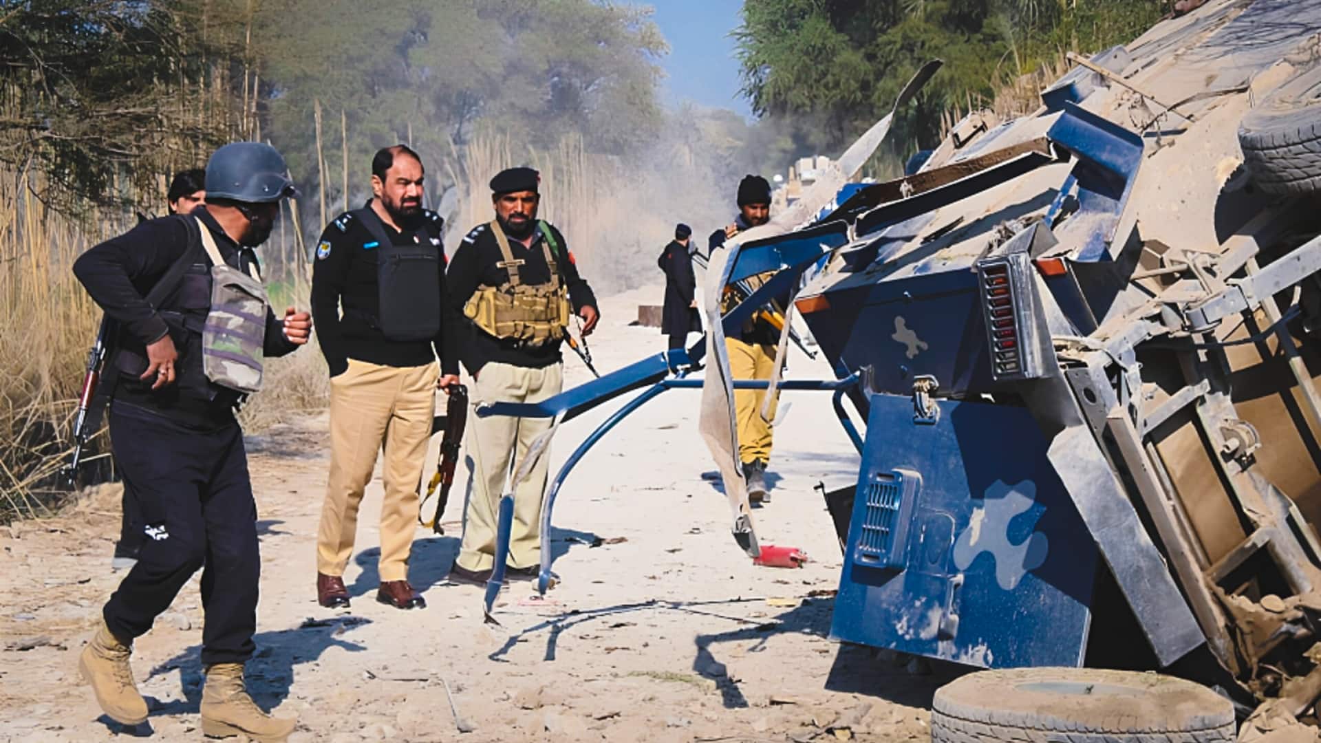 पाकिस्तान के खैबर पख्तूनख्वा में पुलिस वाहन को निशाना बनाकर IED धमाका, 6 की मौत