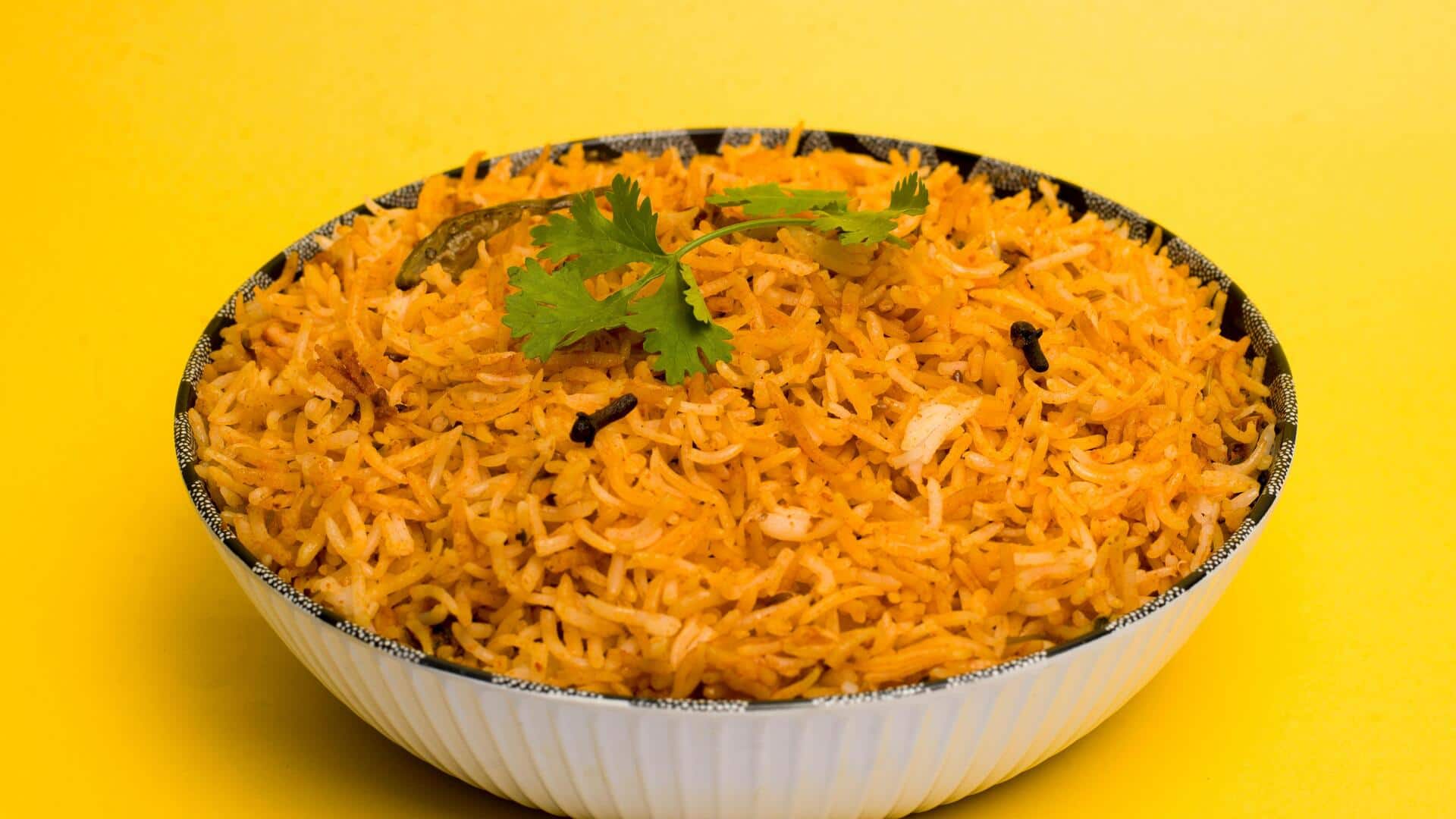 पके हुए चावल को स्टोर करने के लिए अपनाएं ये तरीके, खाने में नहीं आएगी कमी