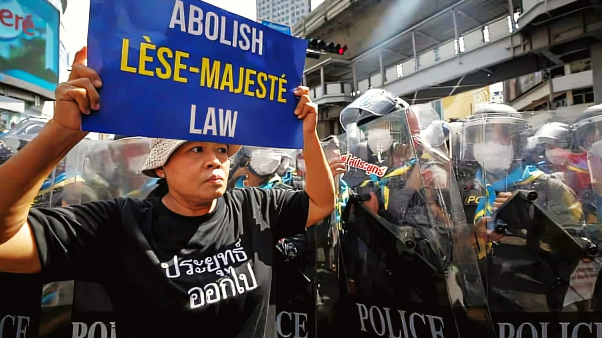 थाई राजशाही की आलोचना करने पर व्यक्ति को 50 साल की सजा