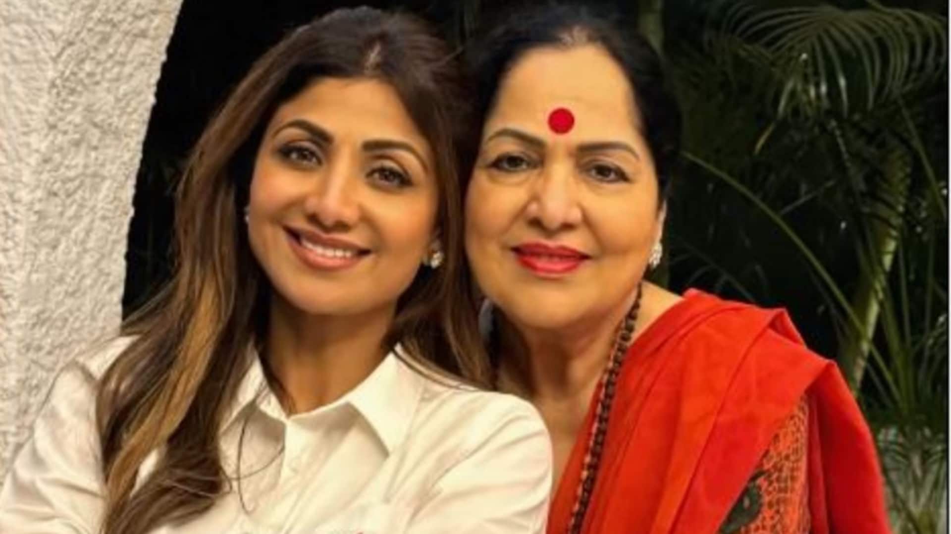 शिल्पा शेट्टी की मां सुनंदा शेट्टी मुंबई के अस्पताल में हुईं भर्ती, सामने आया वीडियो शिल्पा शेट्टी की मां सुनंदा शेट्टी मुंबई के अस्पताल में हुईं भर्ती, सामने आया वीडियो