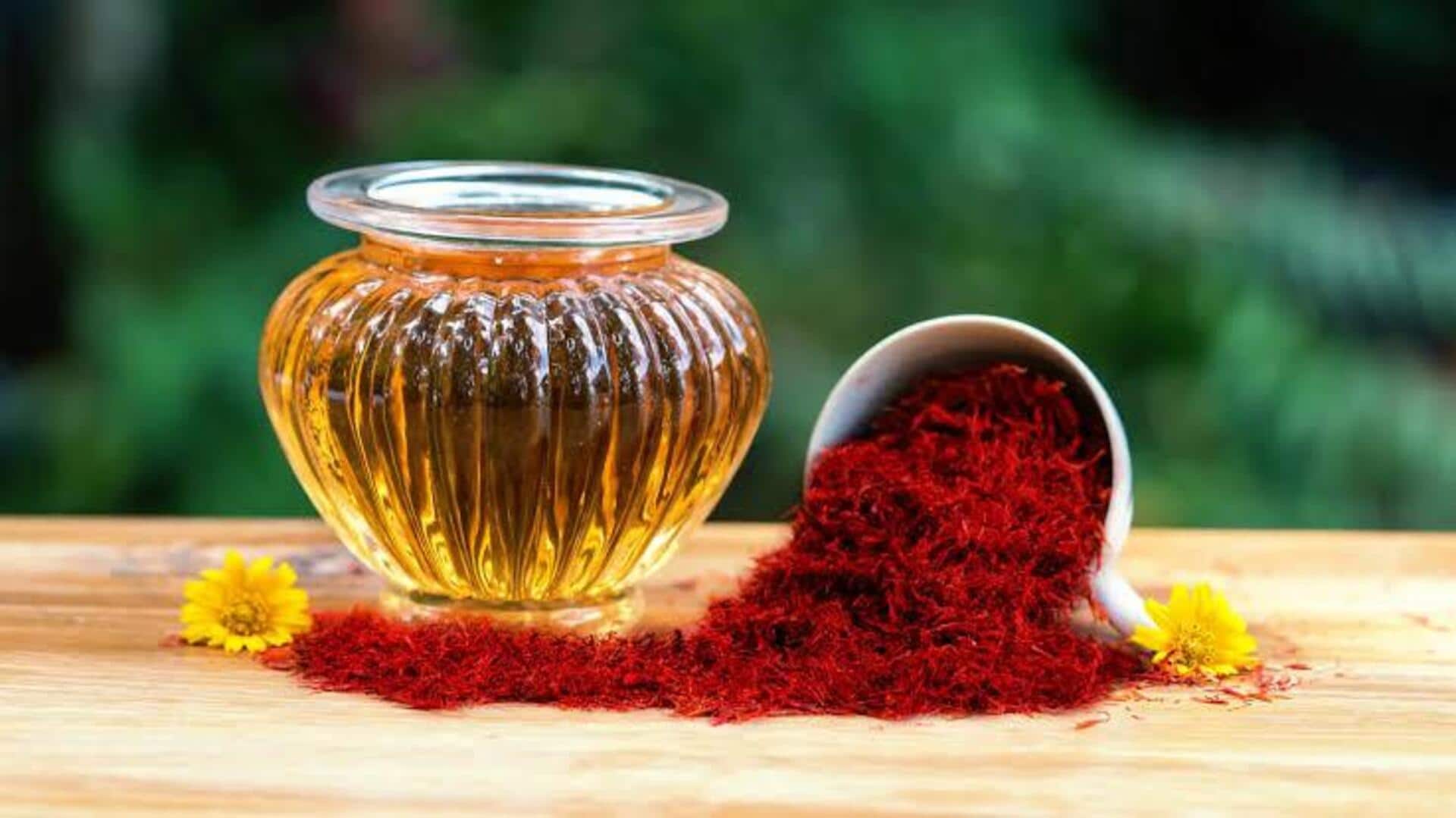 चेहरे पर चमक लाने के लिए इन 5 तरीकों से करें केसर के तेल का इस्तेमाल