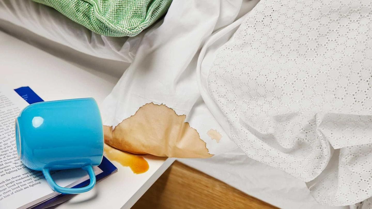 कपड़ों पर लगे चाय या कॉफी के दागों को साफ करने के लिए अपनाएं ये तरीके