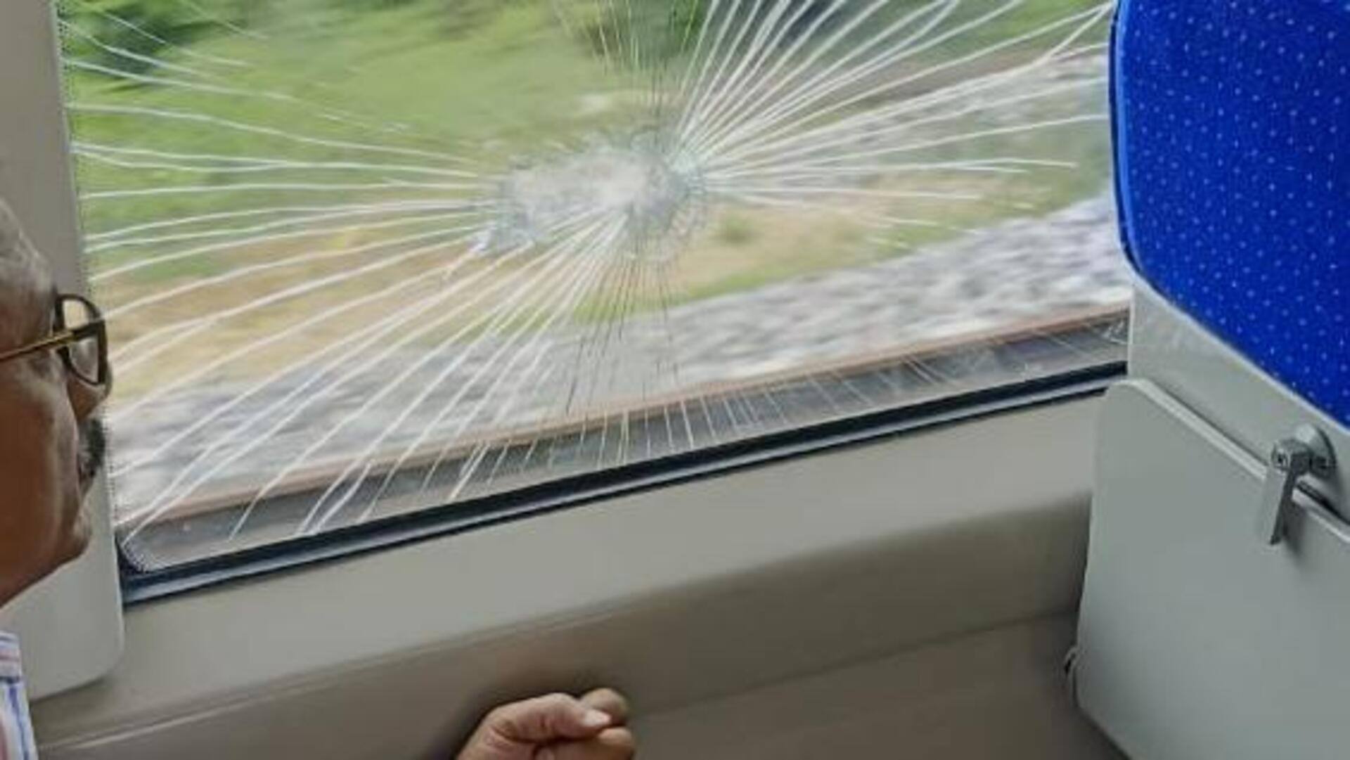 उत्तर प्रदेश: अयोध्या में वंदे भारत एक्सप्रेस पर पथराव, ट्रेन की खिड़कियों के कांच टूटे