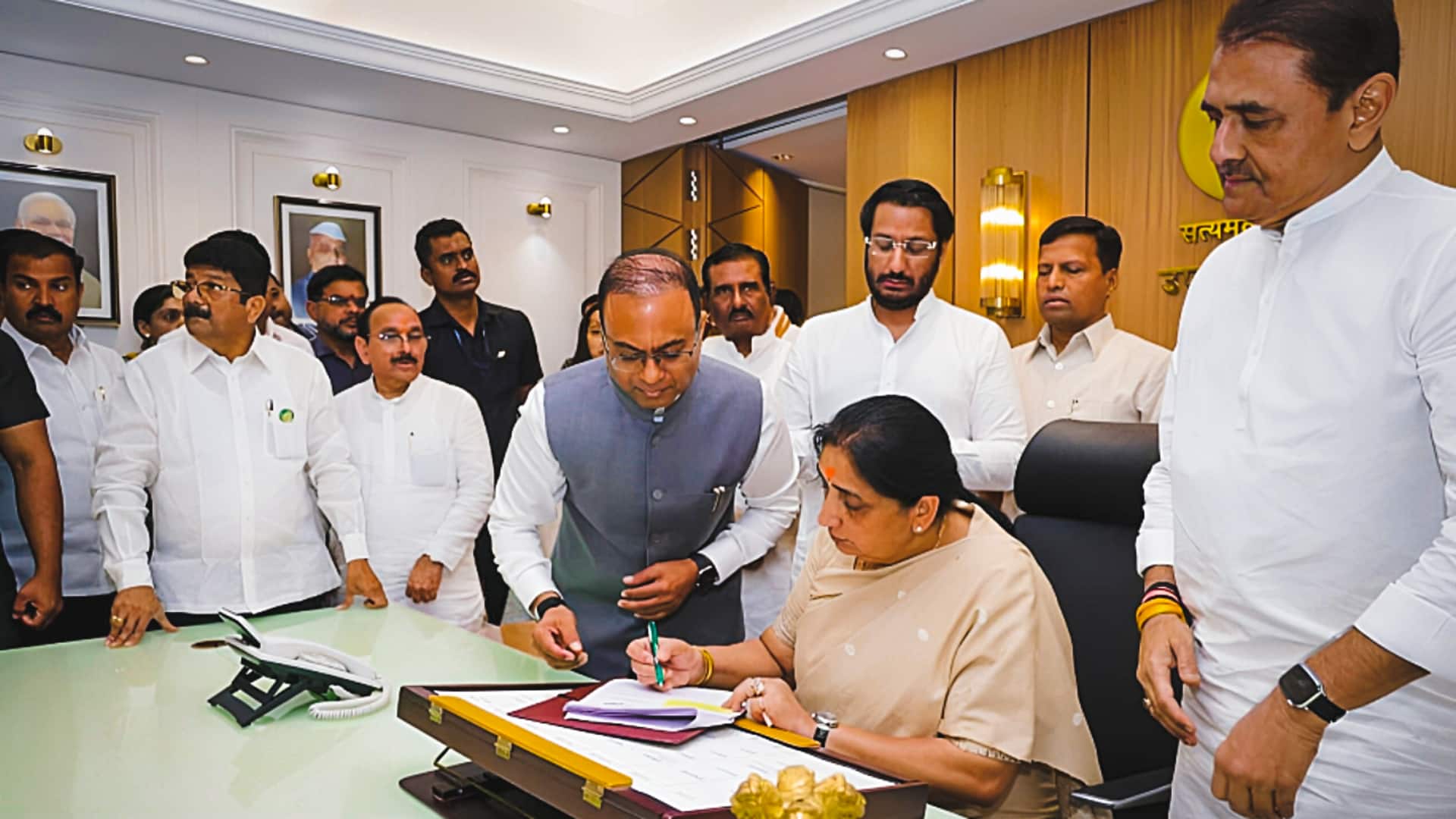 सुनेत्रा पवार बनीं NCP की राष्ट्रीय अध्यक्ष, कार्यकारिणी की बैठक में फैसला