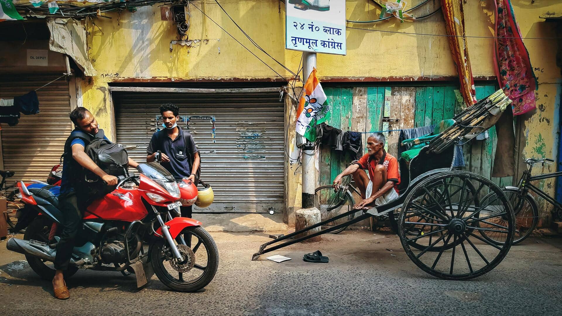 चुनाव आयोग ने मतदान से 2 दिन पहले पश्चिम बंगाल में बाइक पर प्रतिबंध लगाया