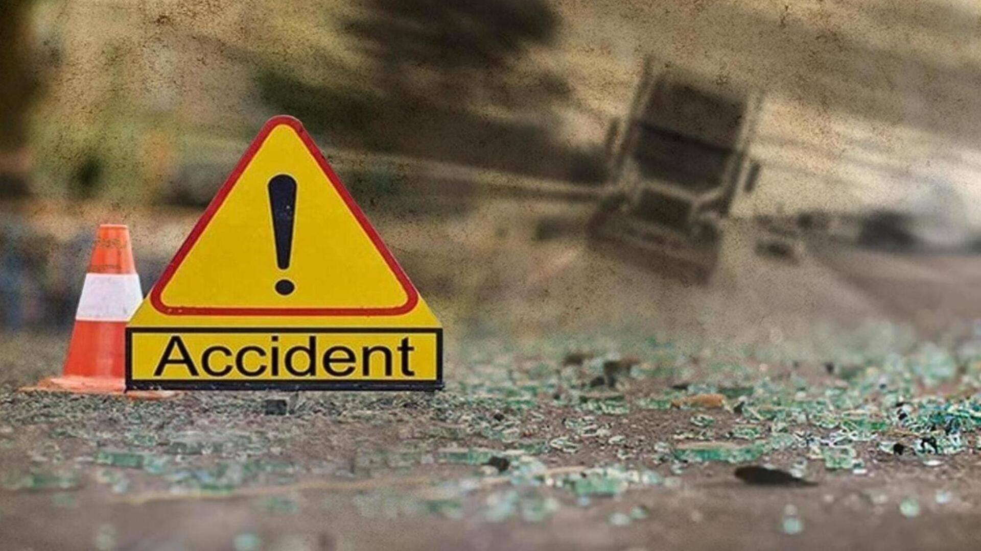 राजस्थान: भरतपुर में खराब होकर खड़ी बस से टकराया ट्रक, 11 यात्रियों की मौत