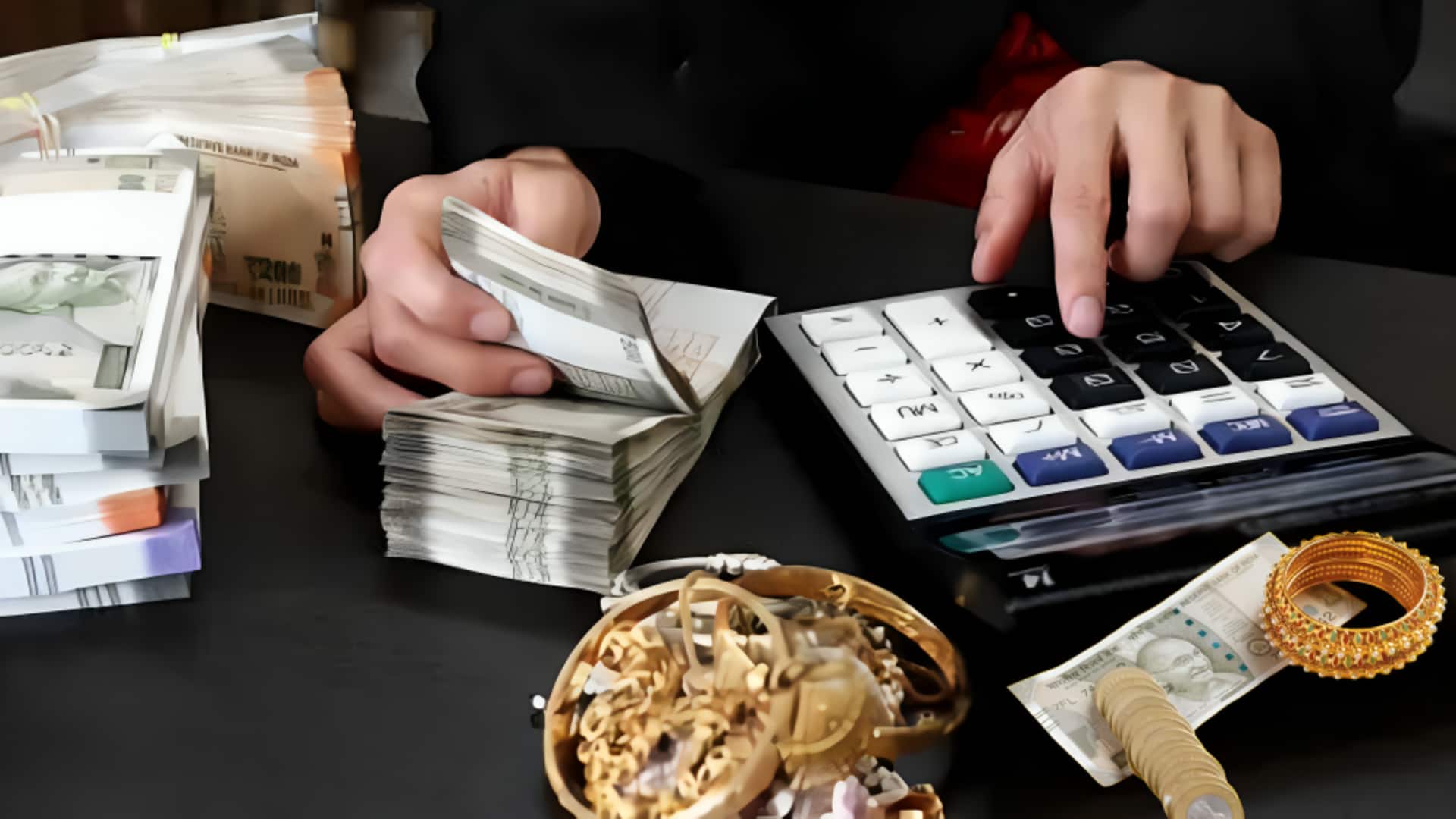 सही गोल्ड लोन चुनने के लिए क्या रखें ध्यान? कर्जा चुकाना हो जाएगा आसान  सही गोल्ड लोन चुनने के लिए क्या रखें ध्यान? कर्जा चुकाना हो जाएगा आसान