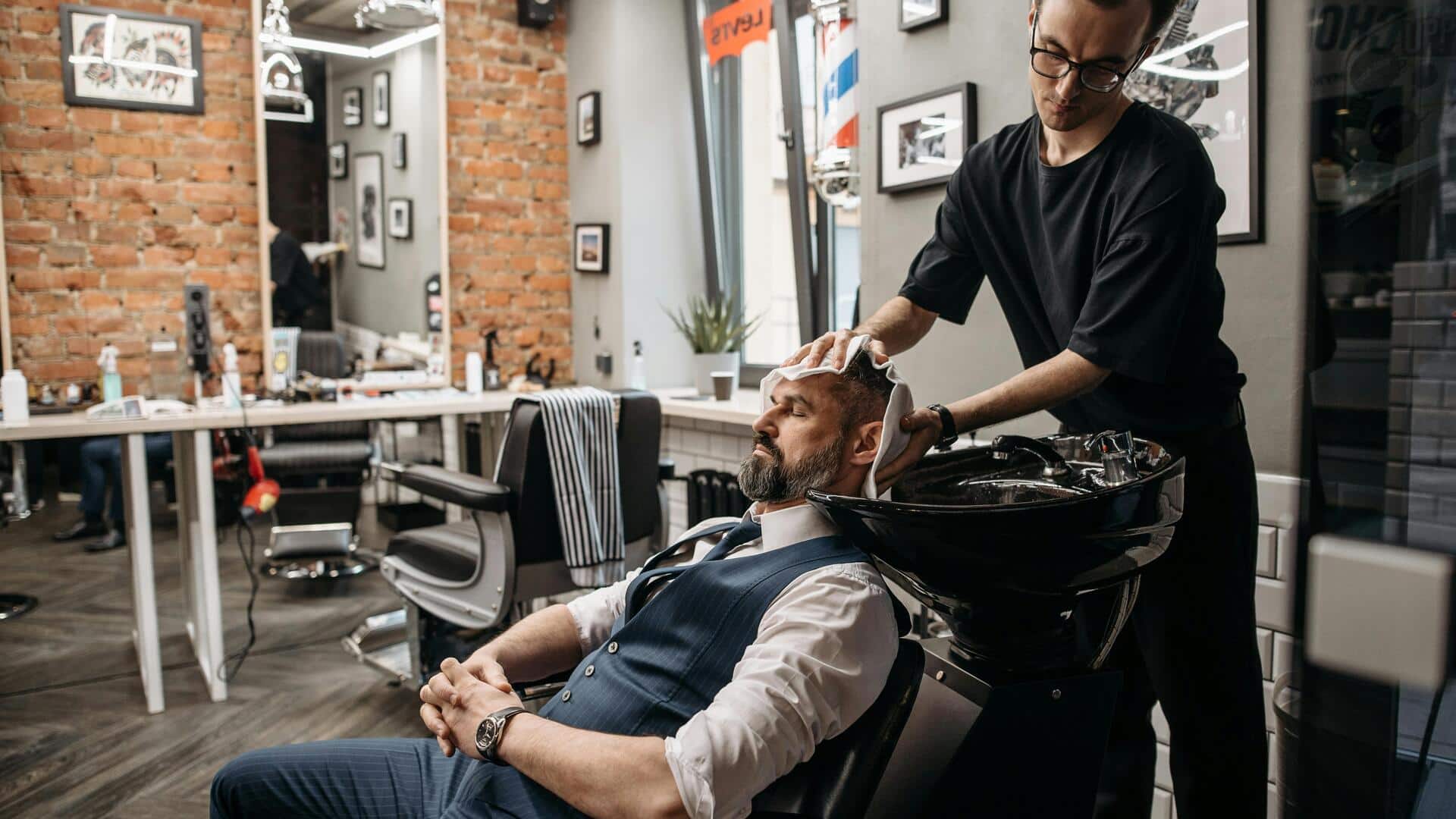 पहली बार सैलून में हेयर स्पा करवाने जा रहे हैं तो इन बातों का रखें ध्यान