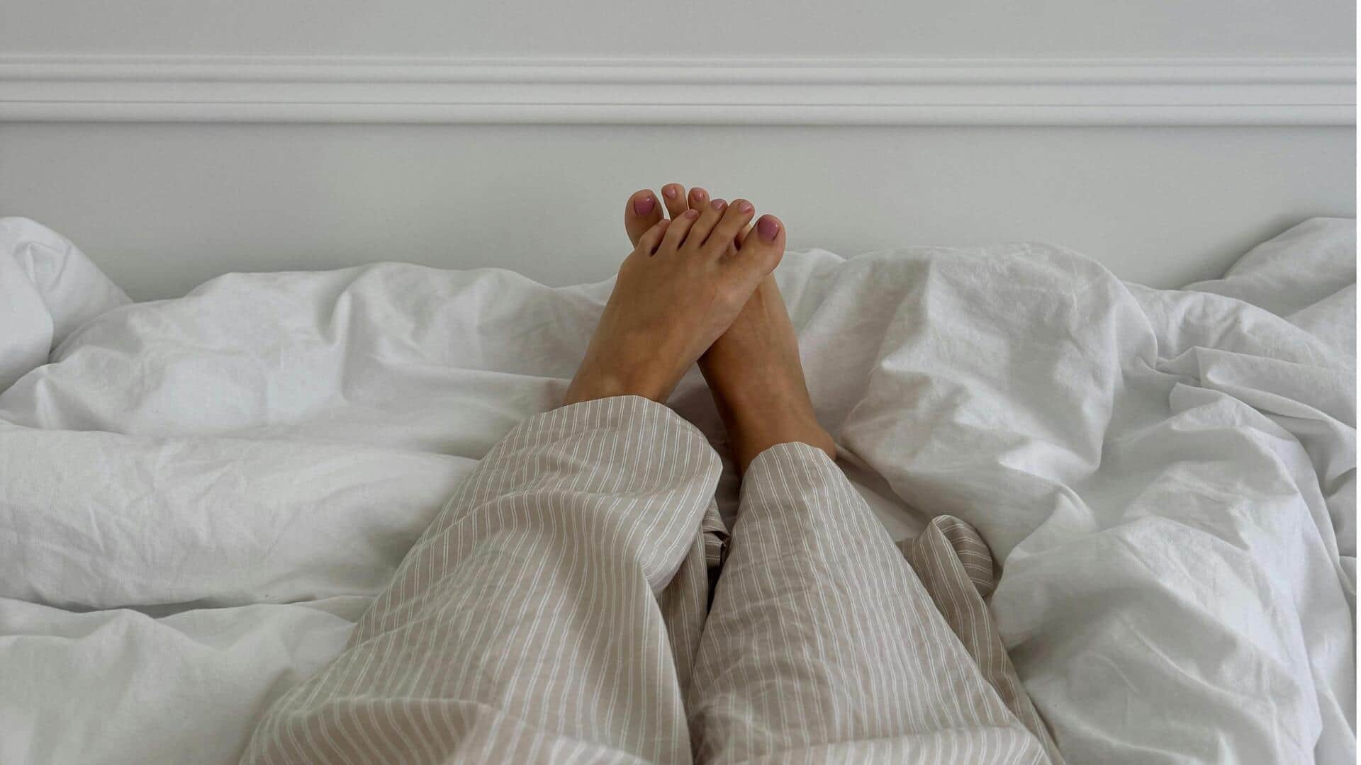 सोने से पहले अपने पैरों को दें आराम, अपनाएं ये 5 आदतें सोने से पहले अपने पैरों को दें आराम, अपनाएं ये 5 आदतें