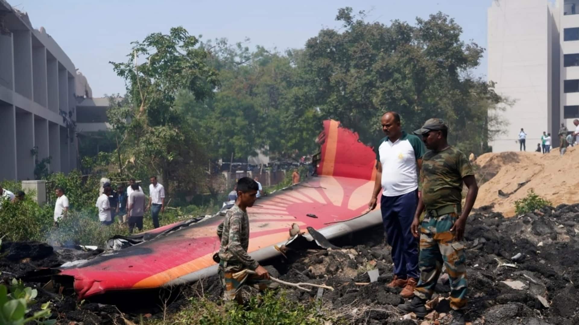 एयर इंडिया हादसे में केंद्र को नोटिस, सुप्रीम कोर्ट बोला- पायलट को दोष देना ठीक नहीं