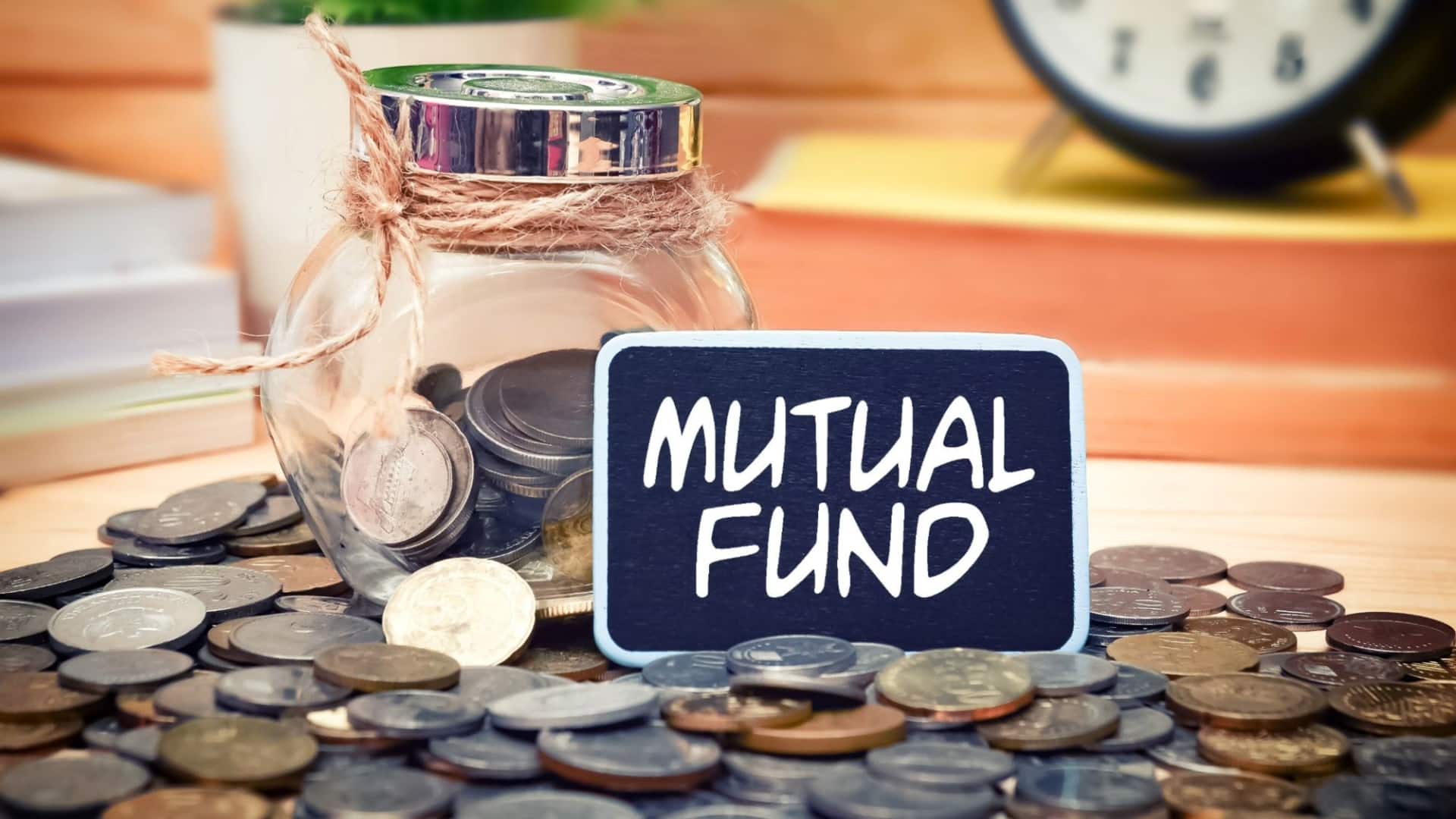 क्या होते हैं सेक्टोरल म्यूचुअल फंड्स? जानिए इनके फायदे और नुकसान 