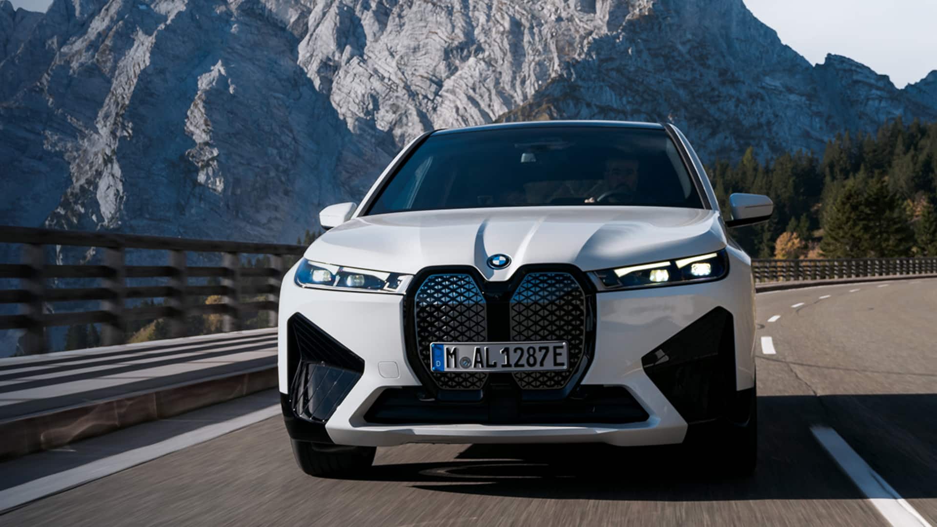 BMW iX फेसलिफ्ट की दिखी झलक, अगले साल देगी दस्तक 