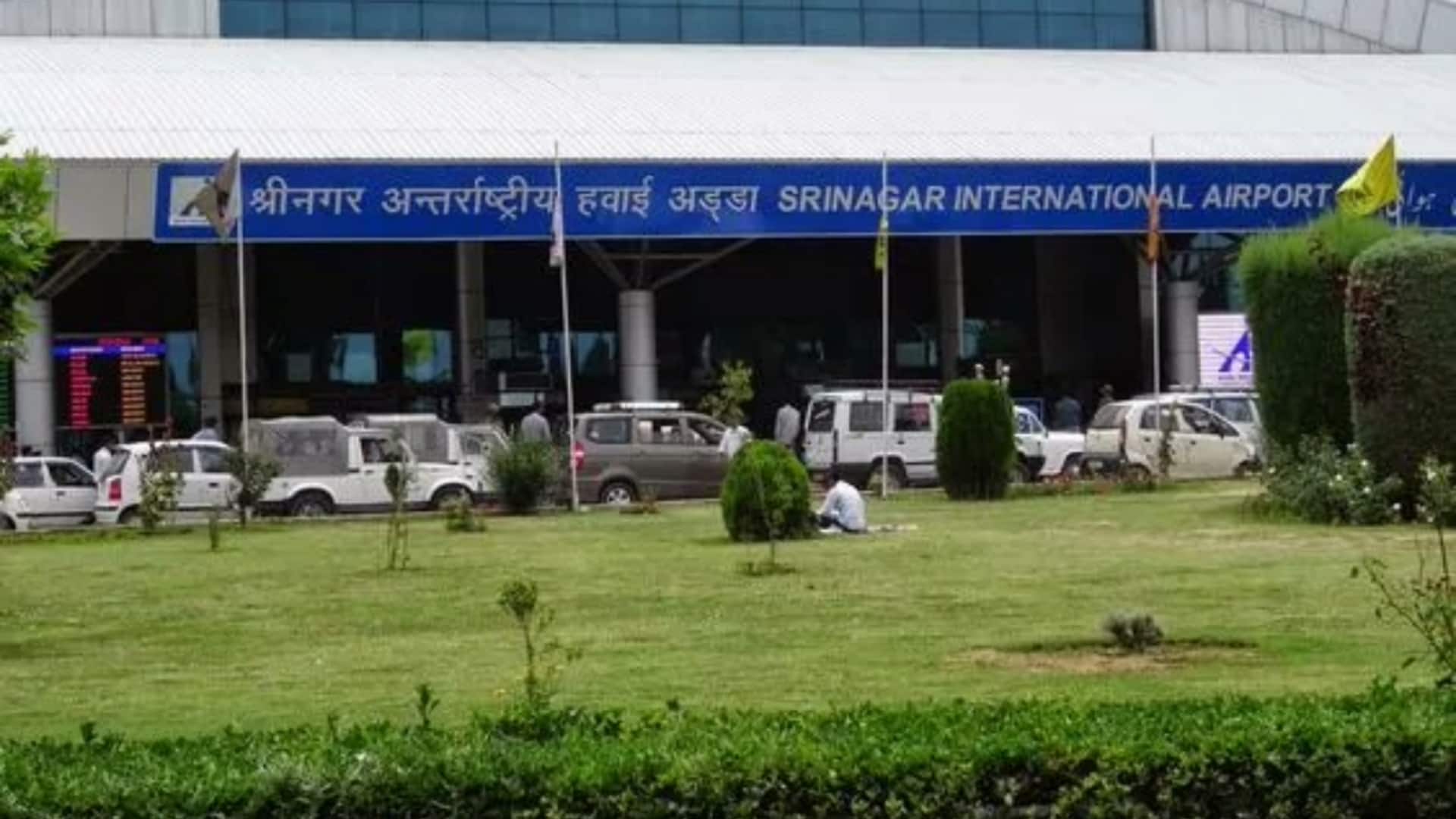 श्रीनगर हवाई अड्डे पर अमेरिकी नागरिक को हिरासत में लिया गया, बैग में सैटेलाइट फोन मिला