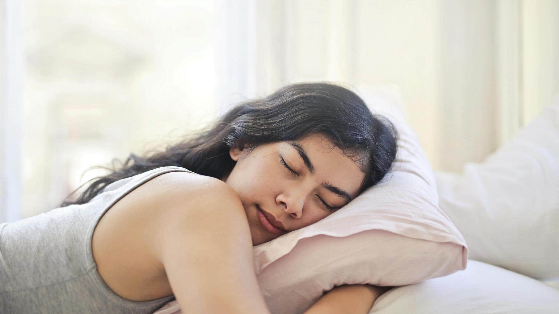 सोते समय गर्दन और कंधों में दर्द से बचने के लिए अपनाएं ये 5 प्रभावी तरीके सोते समय गर्दन और कंधों में दर्द से बचने के लिए अपनाएं ये 5 प्रभावी तरीके