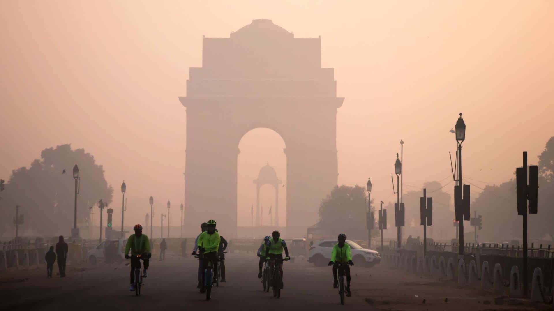 दिल्ली-NCR की हवा हुई जहरीली, नोएडा समेत 20 इलाकों में AQI 400 के पार