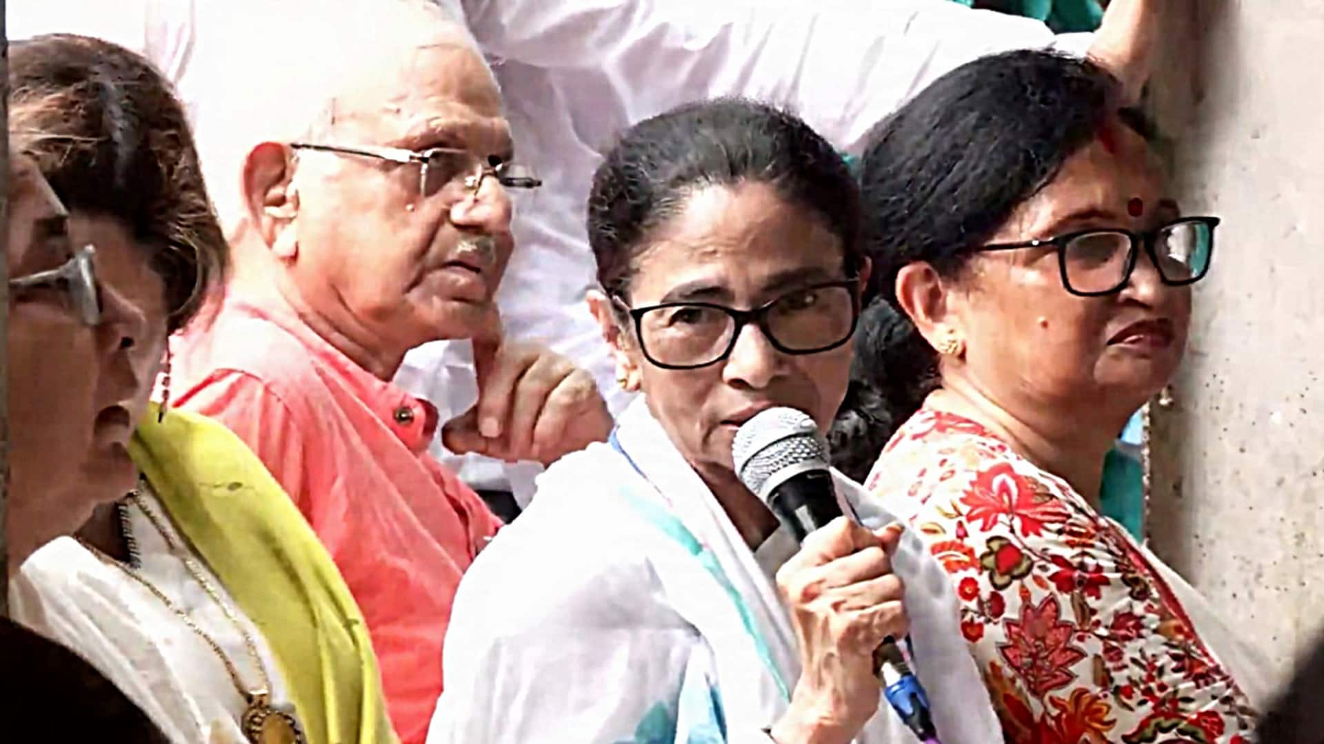 बंगाल चुनाव हारने के बाद ममता बनर्जी का पहला सार्वजनिक प्रदर्शन, गिरफ्तार करने की चुनौती दी