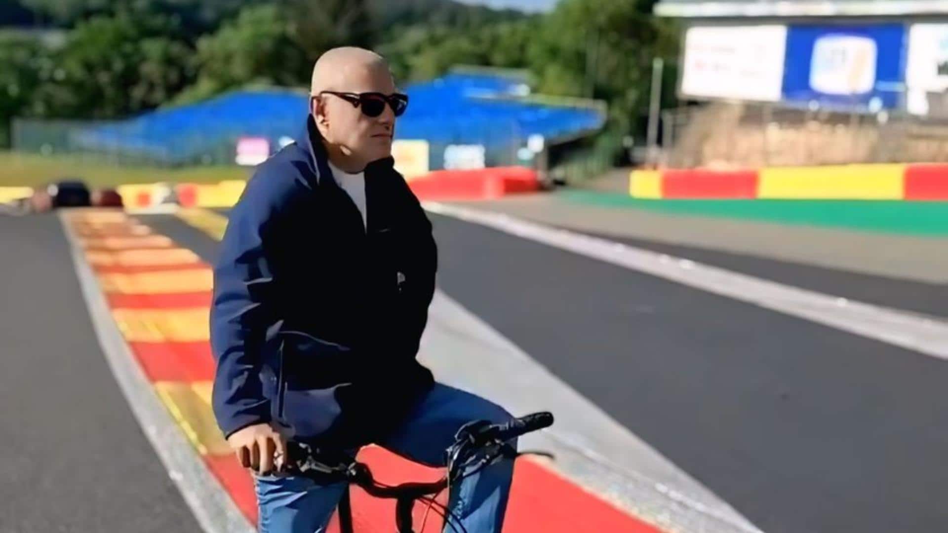 तमिल सुपरस्टार अजित कुमार का नया लुक वायरल, आपको कैसा लगा? तमिल सुपरस्टार अजित कुमार का नया लुक वायरल, आपको कैसा लगा?
