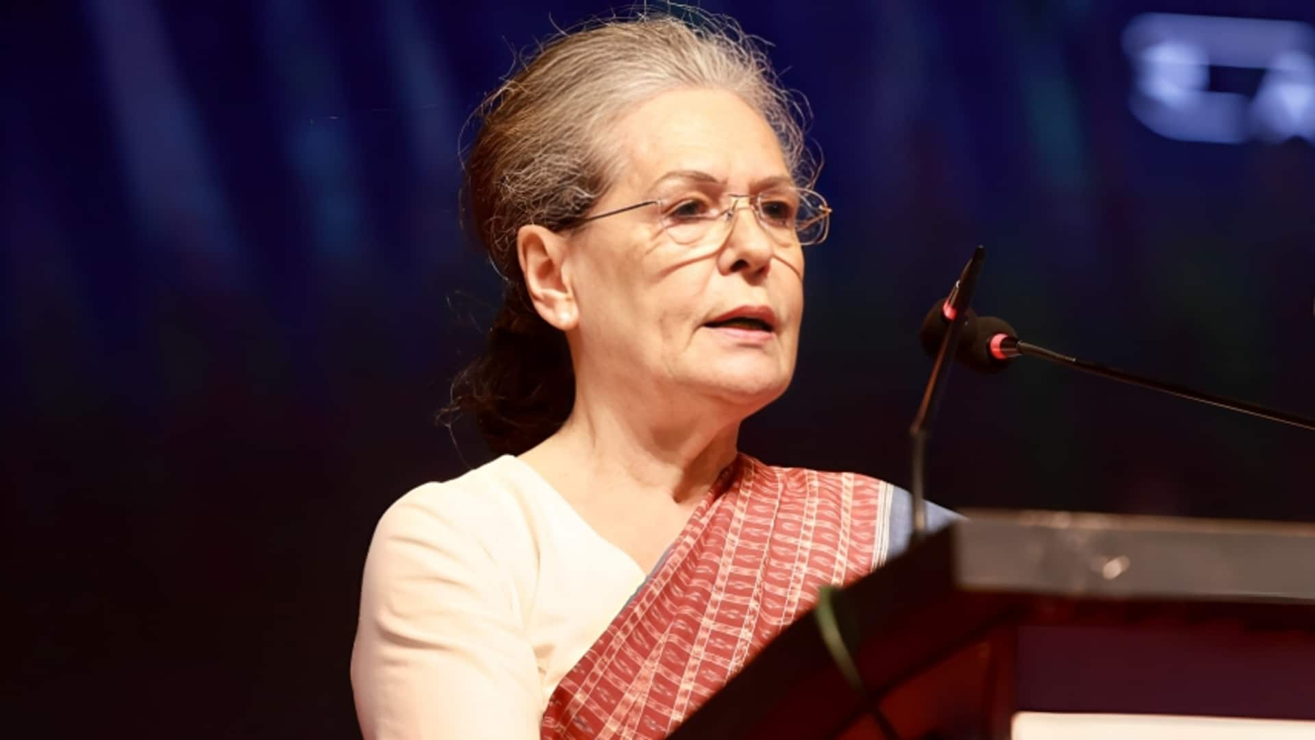 सोनिया गांधी दिल्ली के सर गंगाराम अस्पताल में भर्ती, डॉक्टर कर रहे परीक्षण