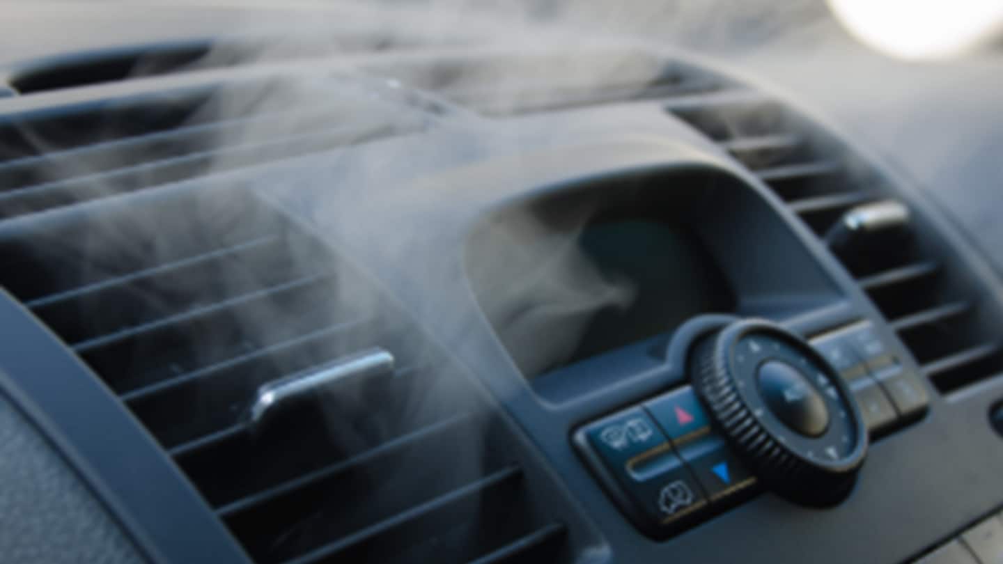 आपकी कार की AC देती है गर्म हवा? ये हो सकते हैं इसके कारण